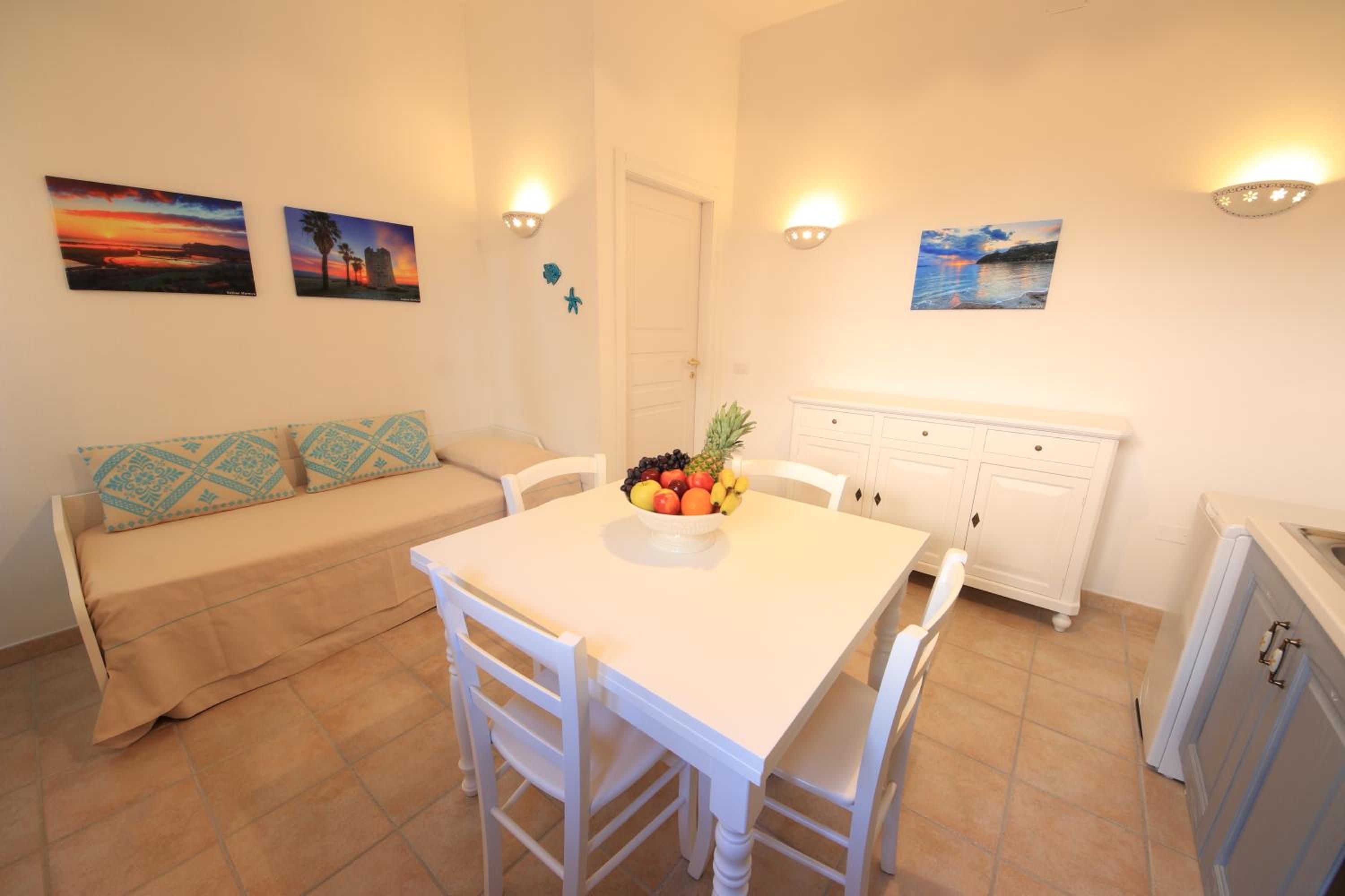 One-Bedroom Apartment with Courtyard - Photo 18