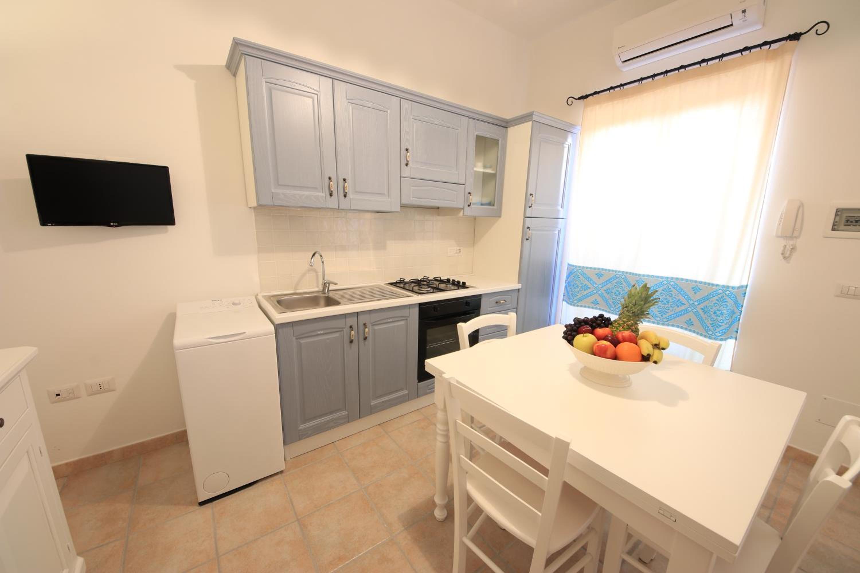 One-Bedroom Apartment with Courtyard - Photo 5