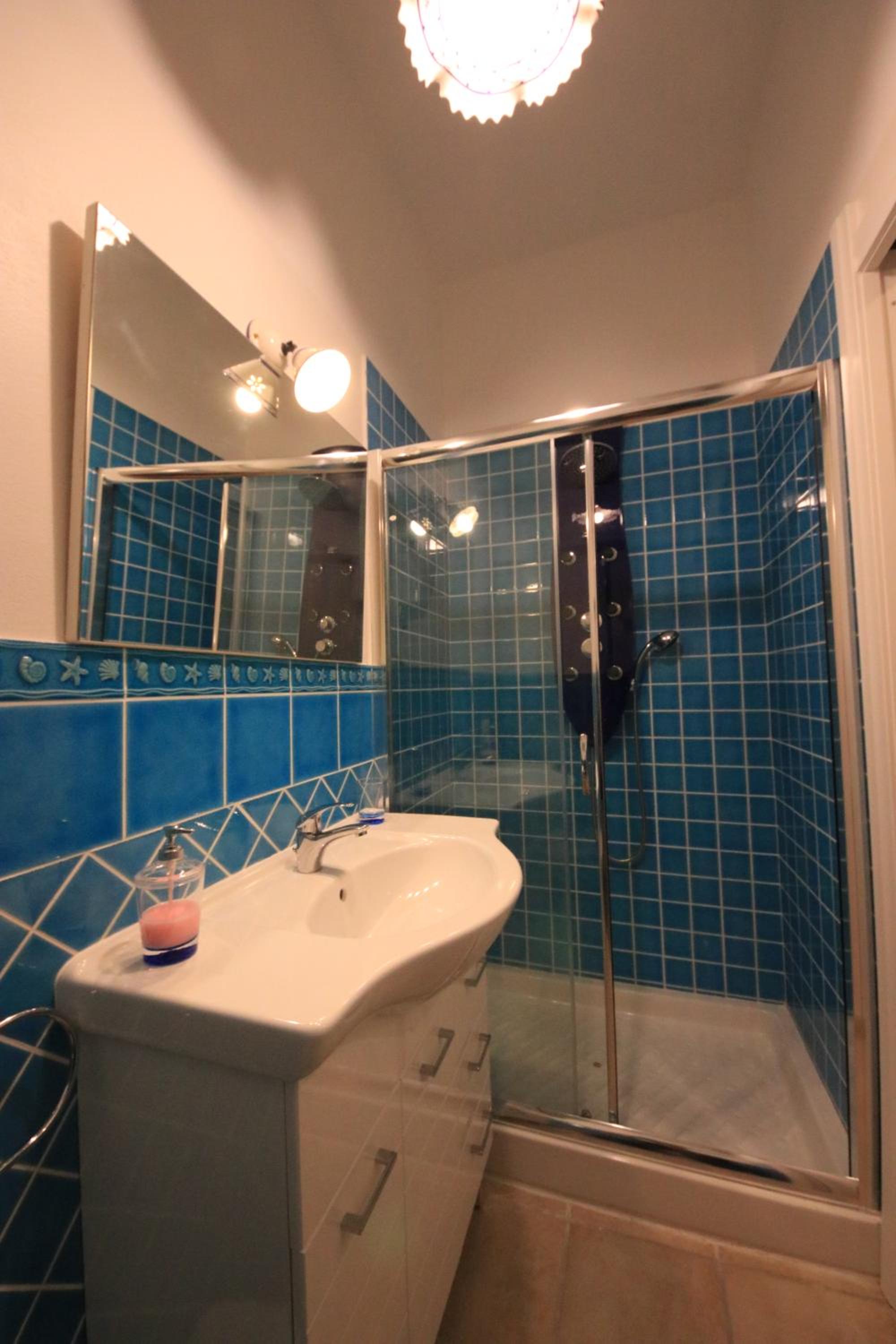 One-Bedroom Apartment with Courtyard - Photo 21