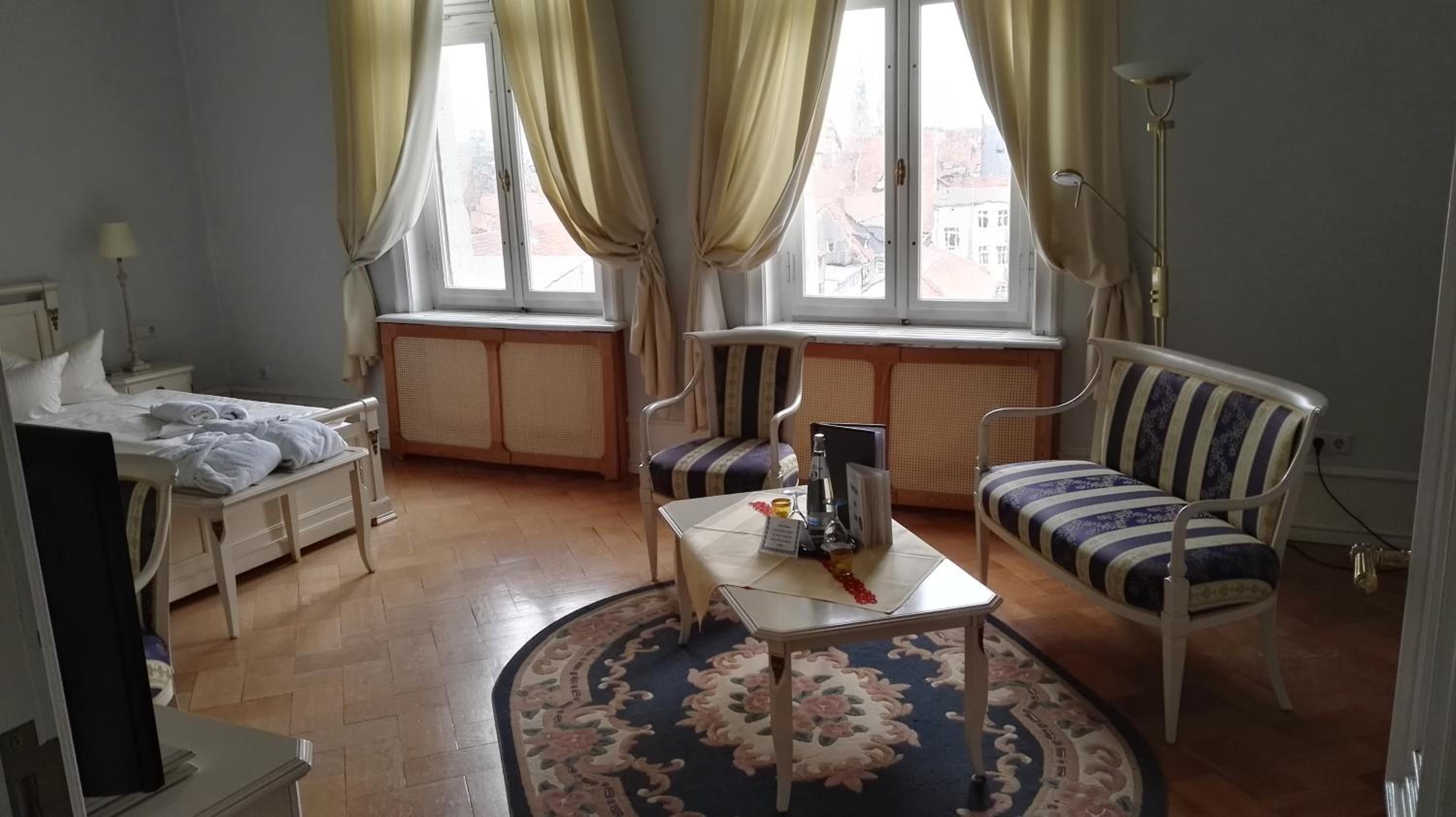 Junior Suite with City View (no pets allowed)