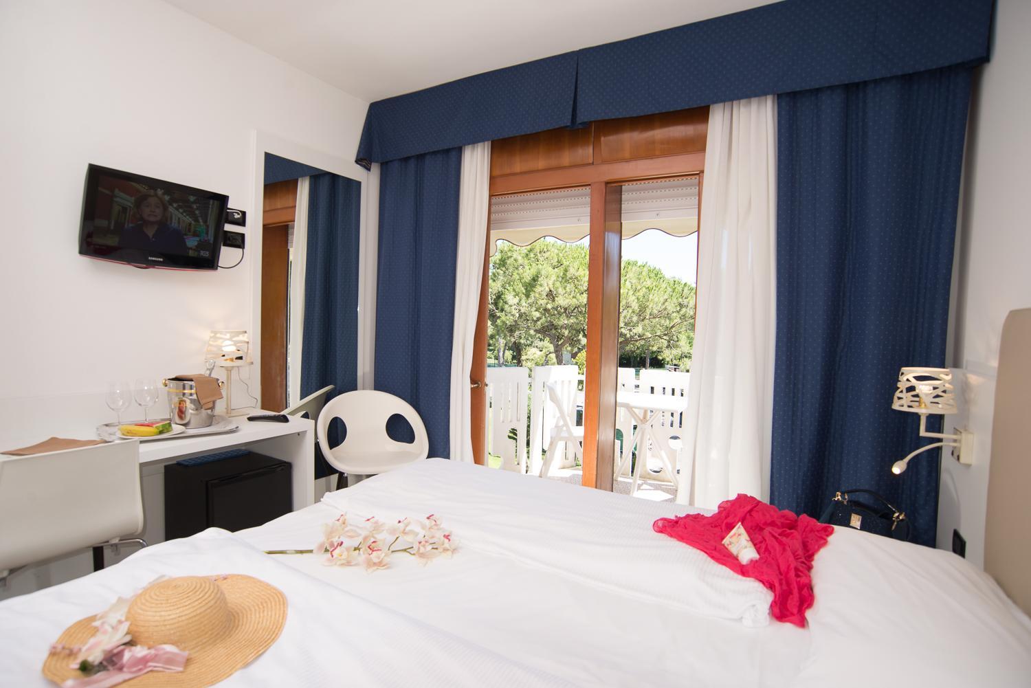 Double or Twin Room photo 3