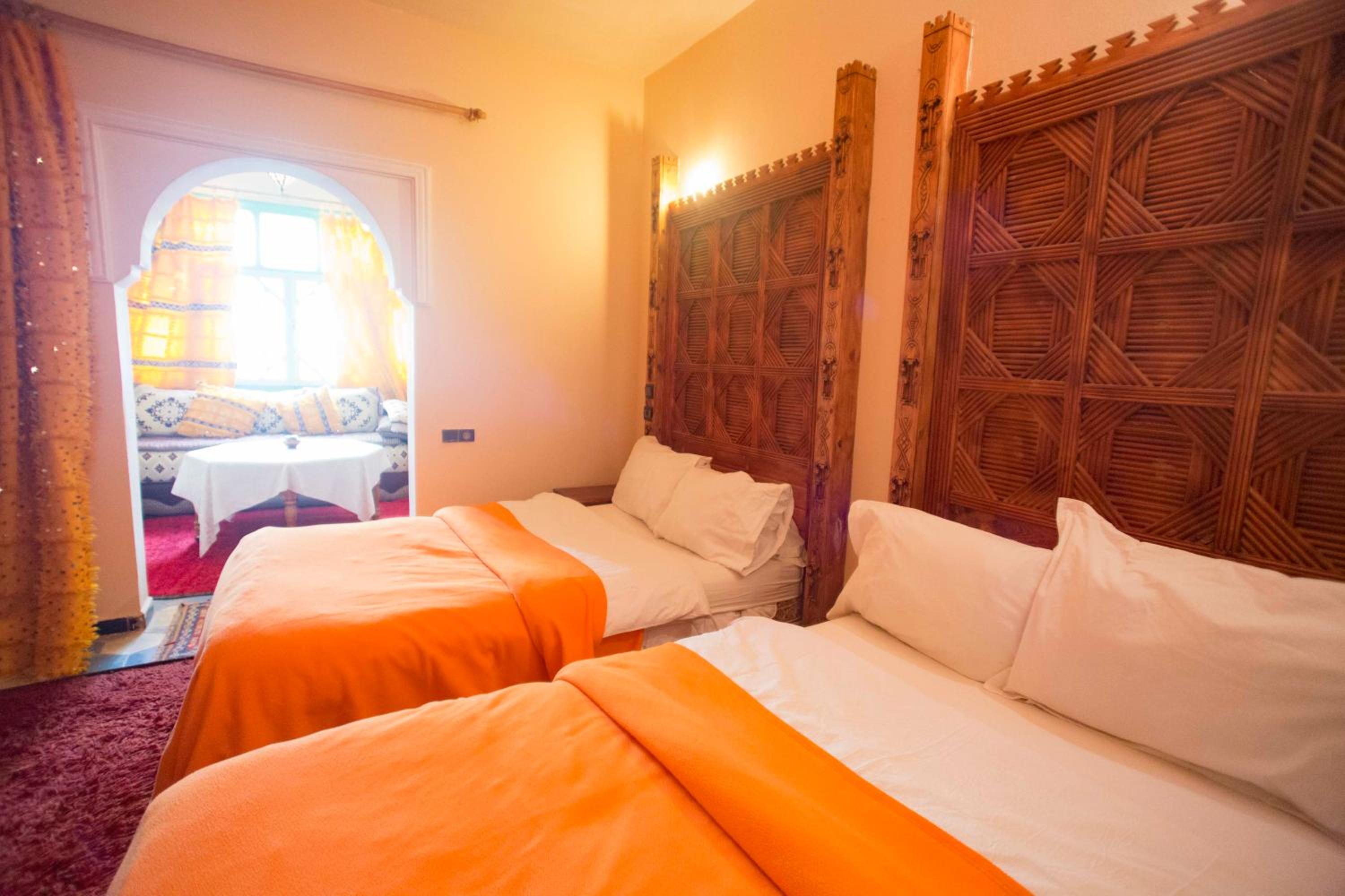 Large Twin Room - Photo 4