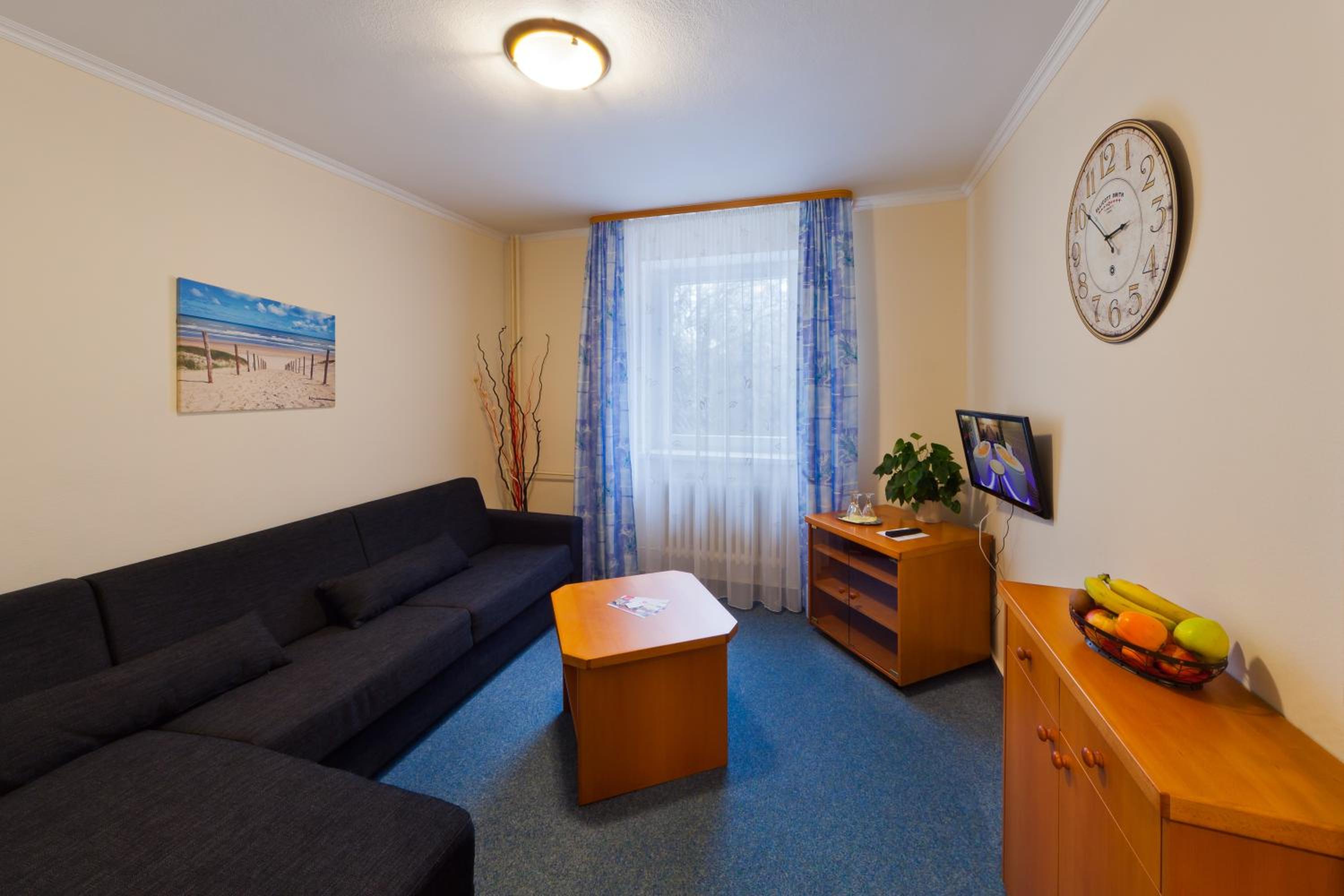 Suite - Photo 1