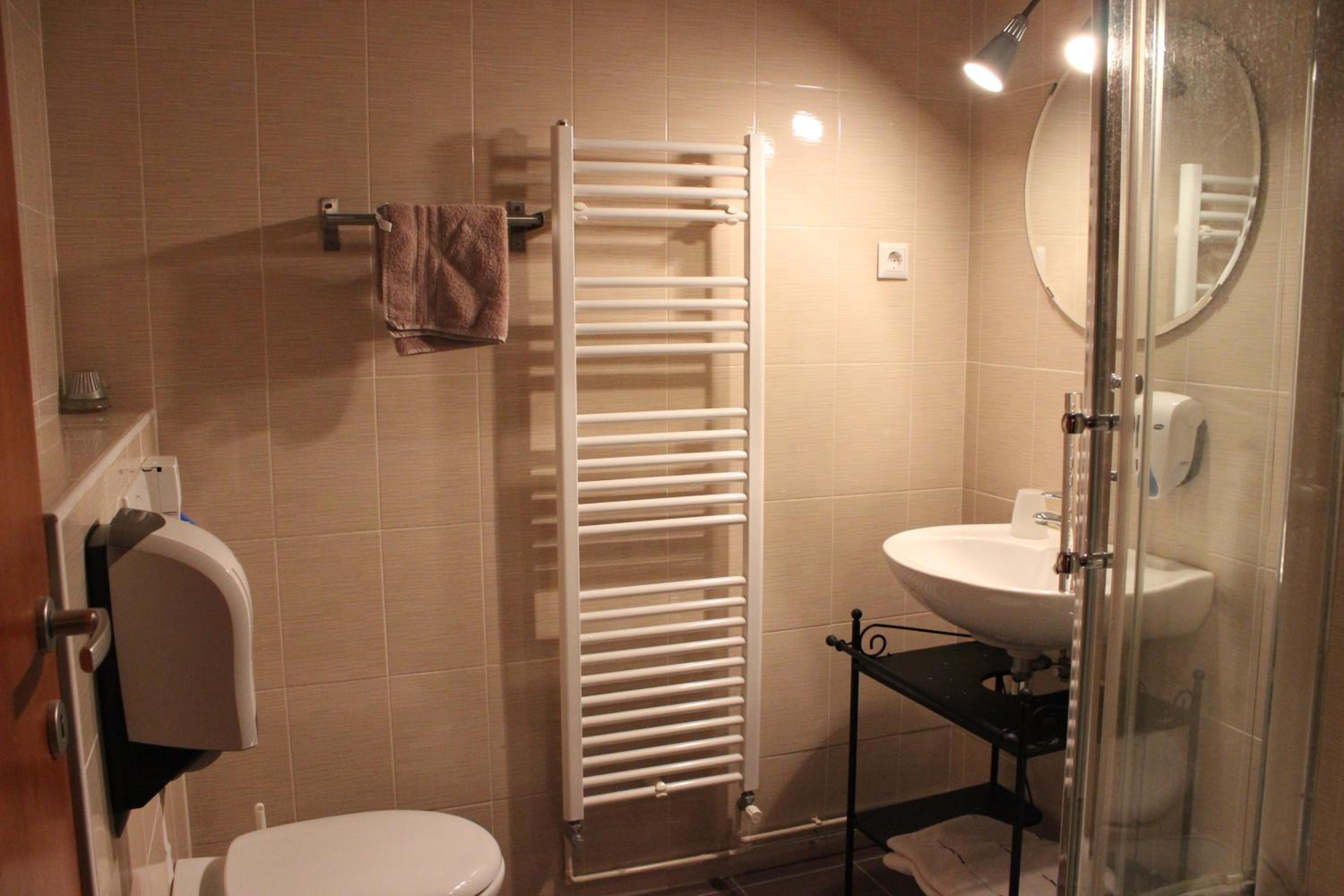 Single Room with Bathroom photo 2