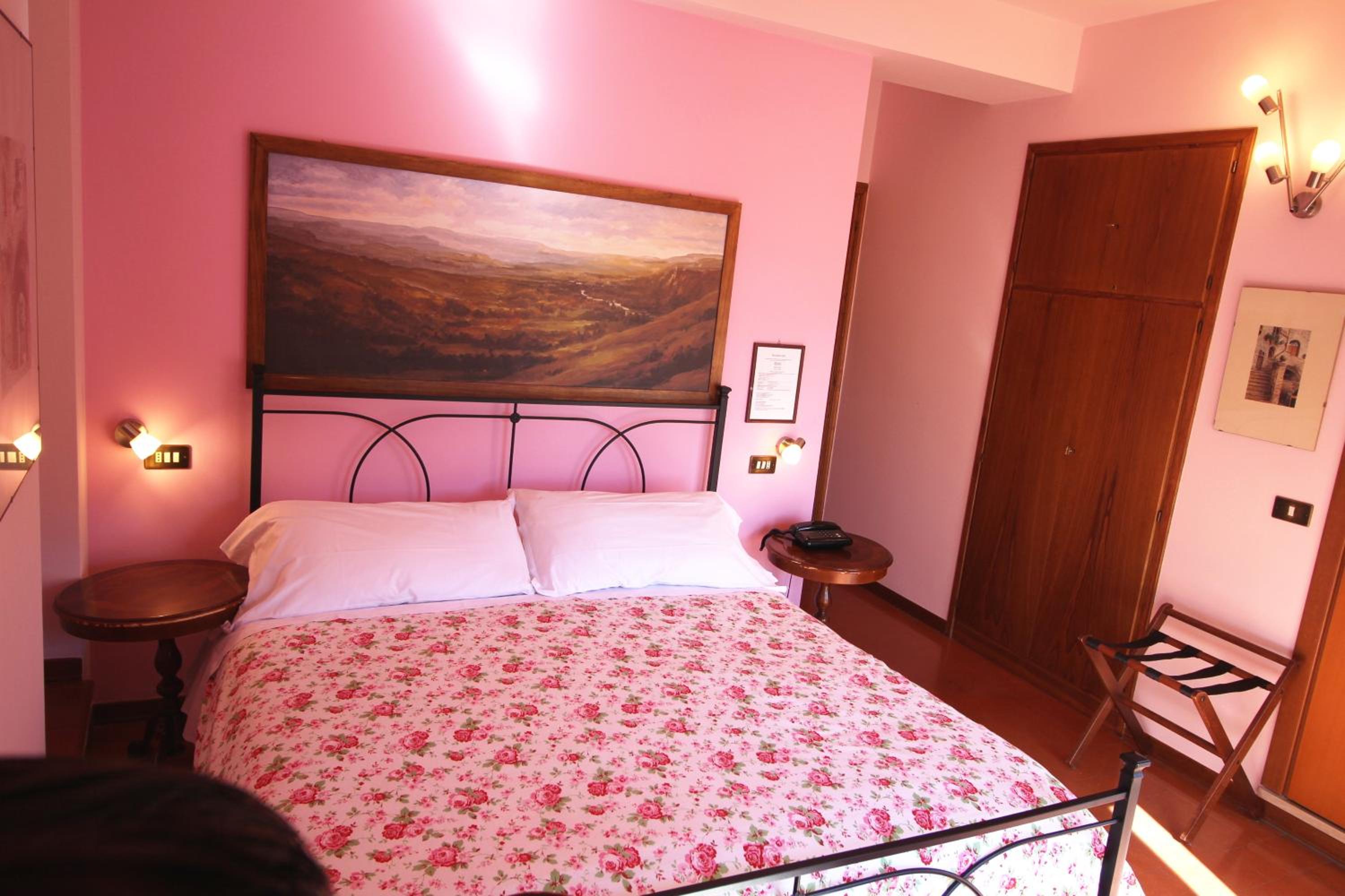 Double Room - Photo 18