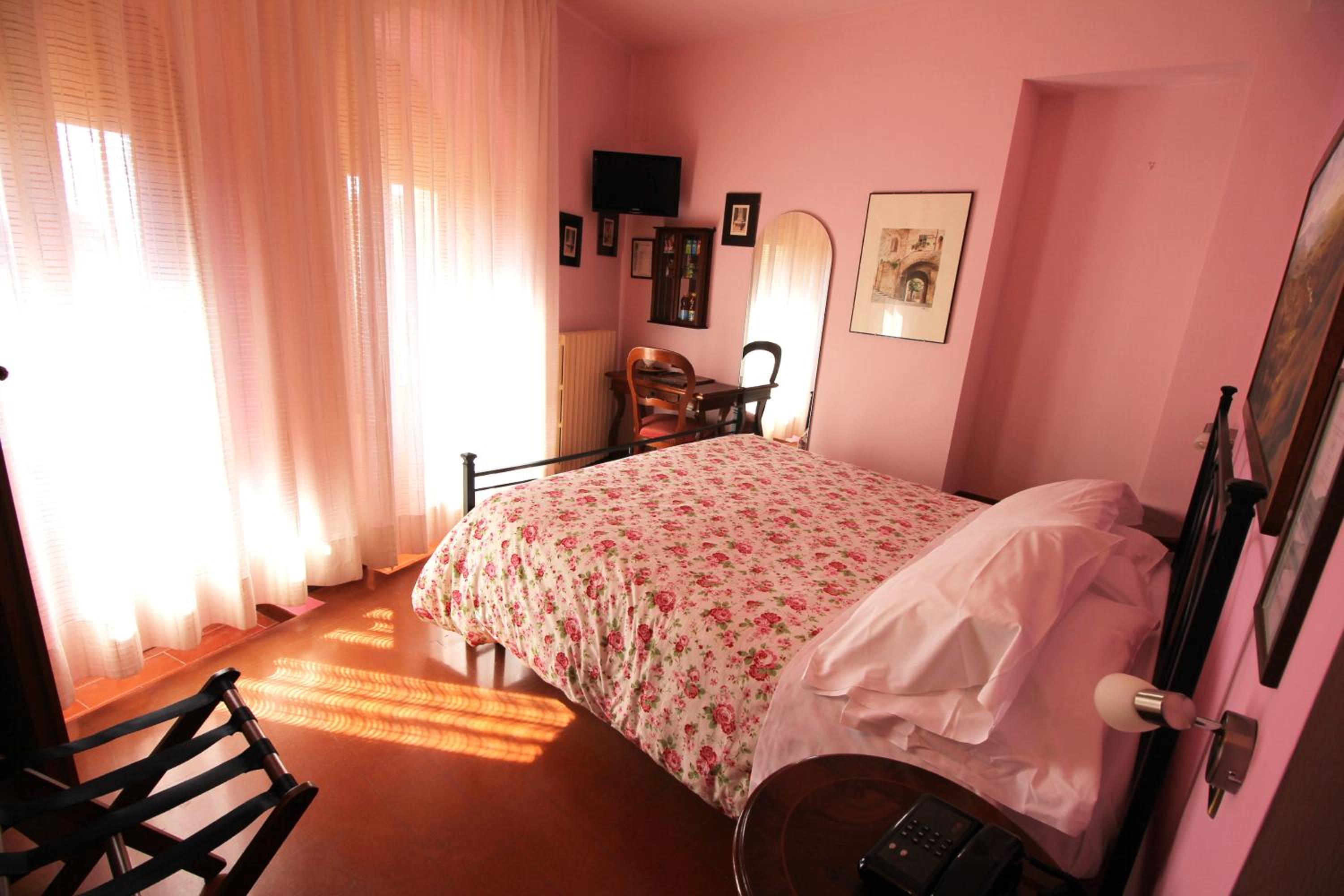 Double Room - Photo 14