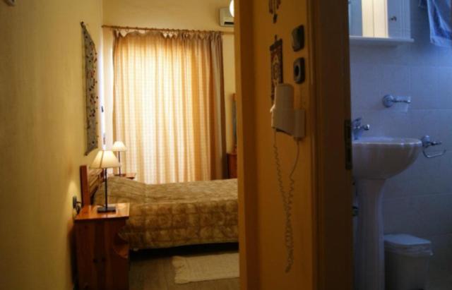 Standard Double Room photo 3