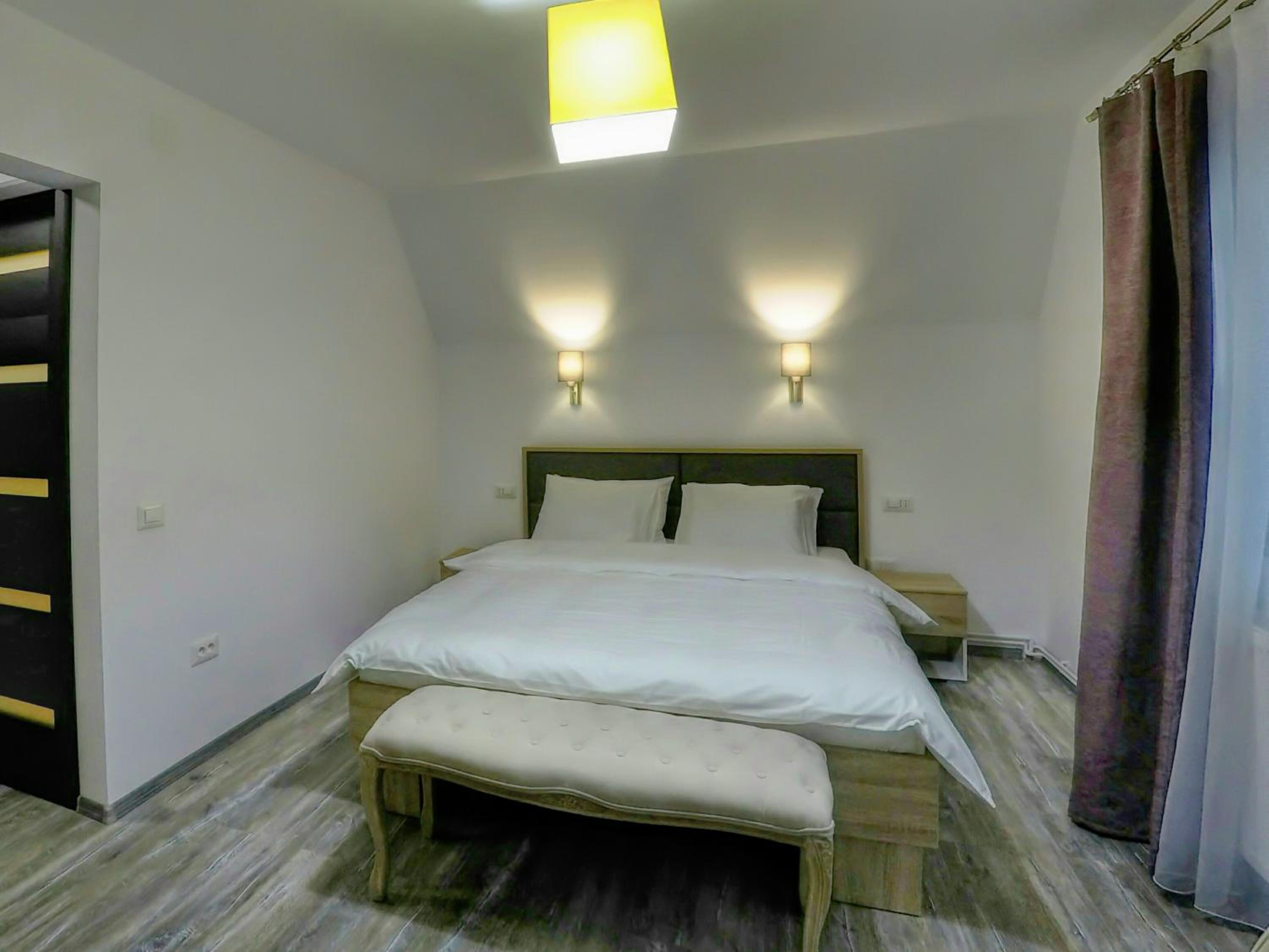 Double Room - Photo 8