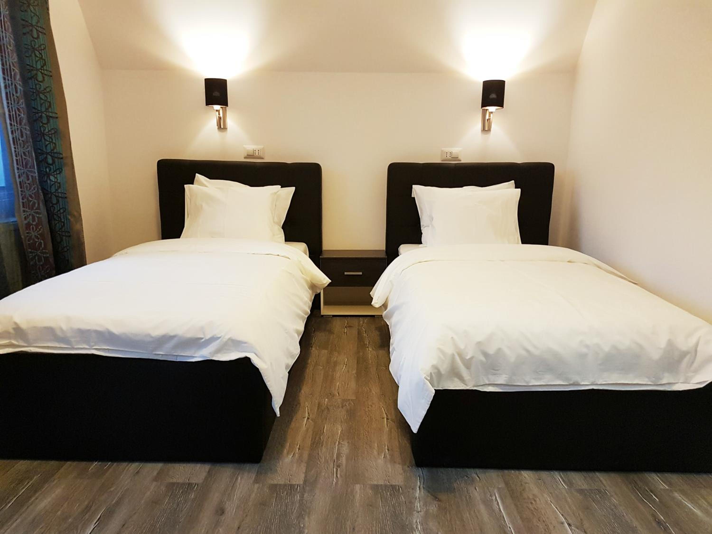 Twin Room - Photo 5