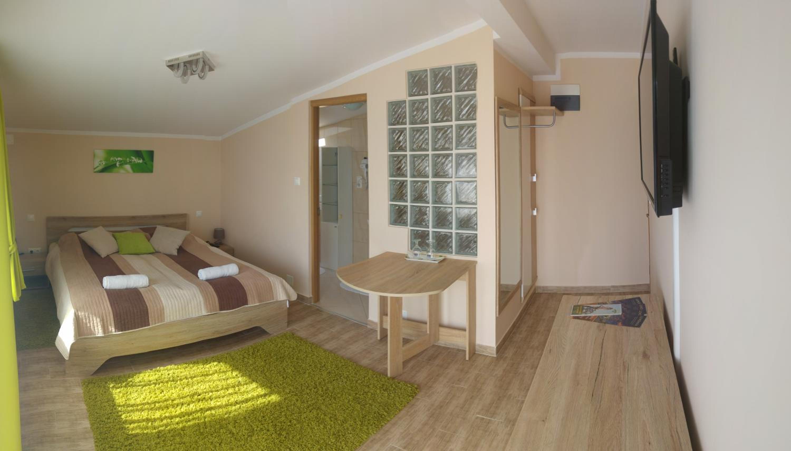 Double Room with Private Bathroom photo 3