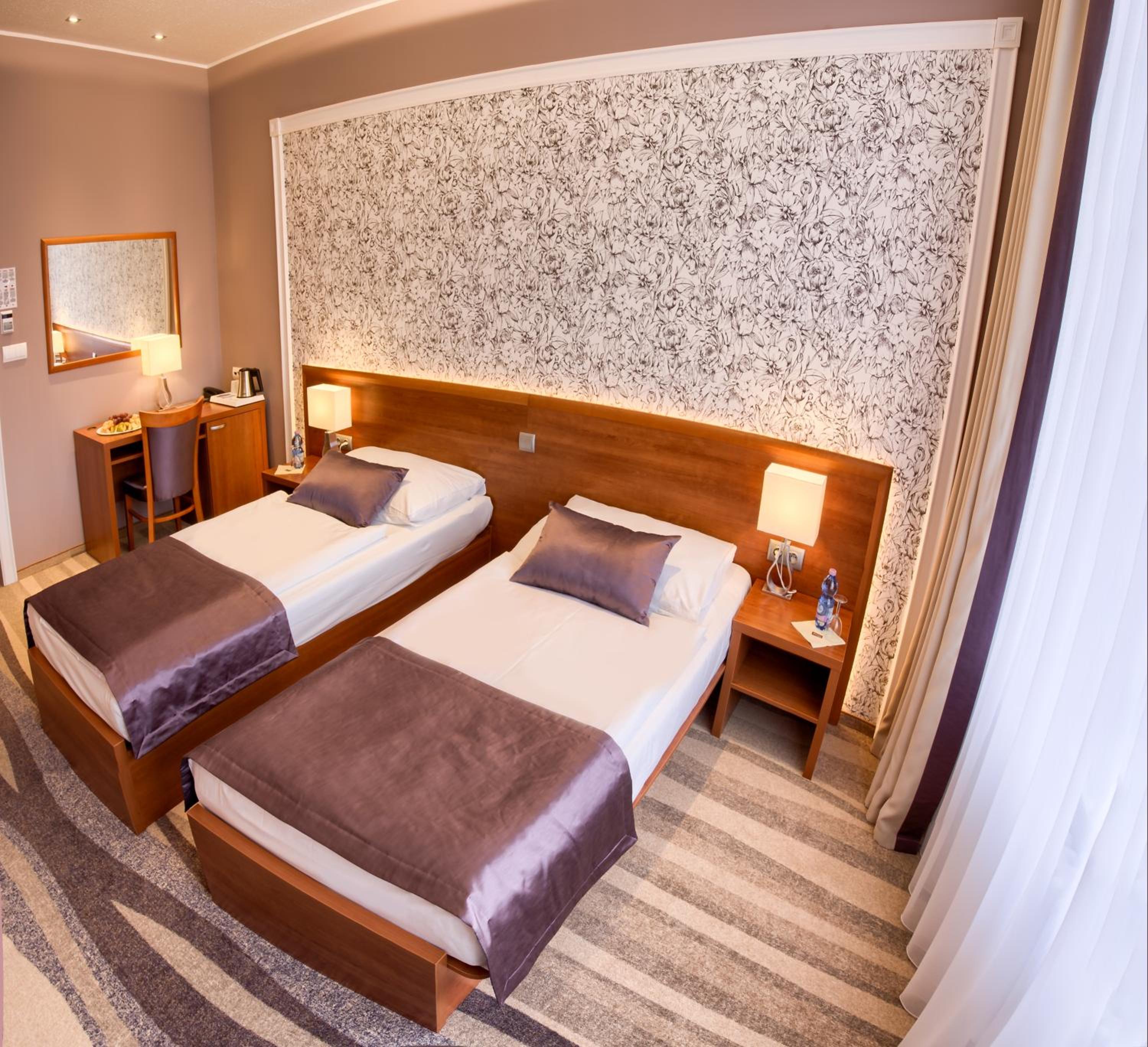 Premium Double or Twin Room with Access to public Relax Center - Photo 2