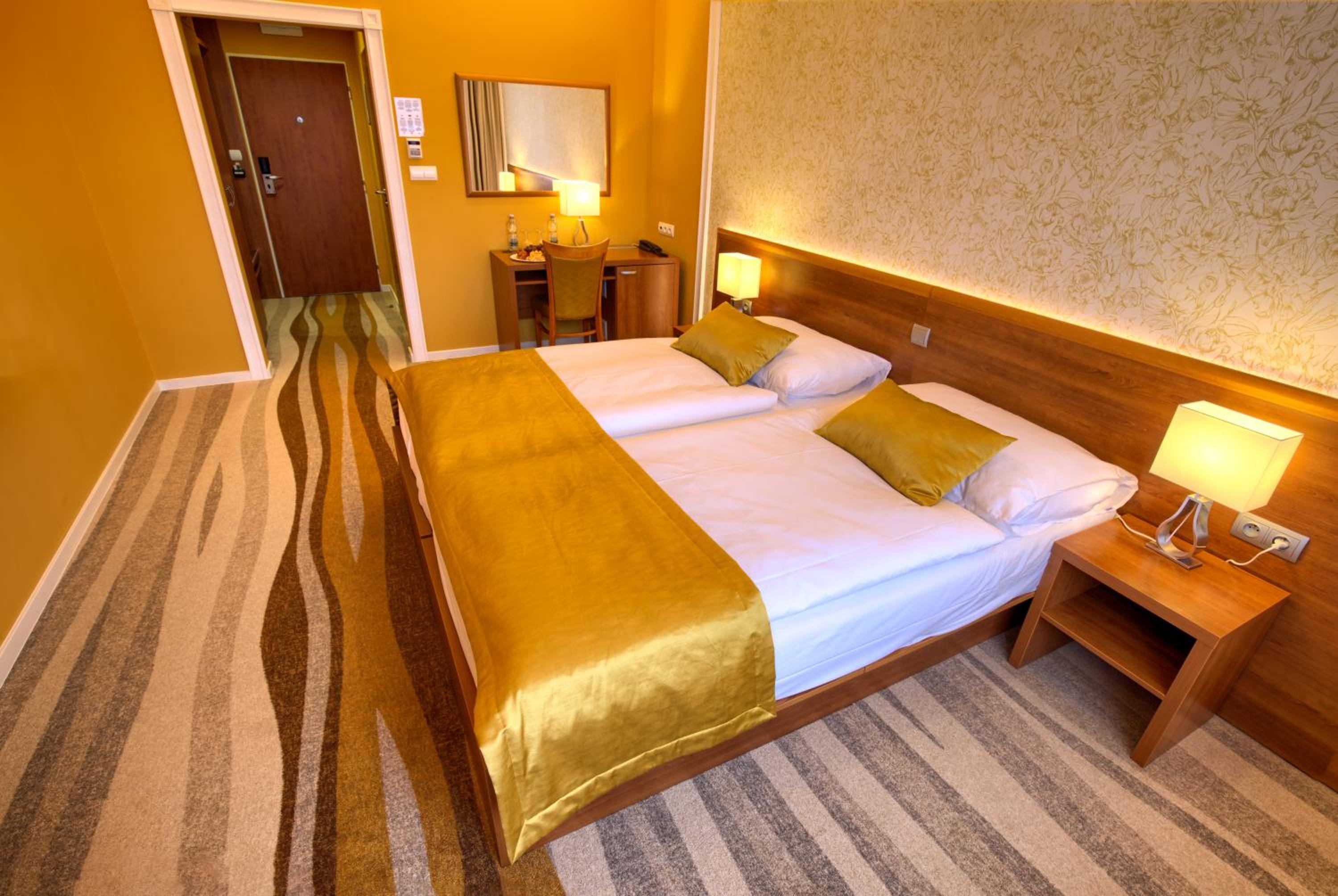 Premium Double or Twin Room with Access to public Relax Center - Photo 9