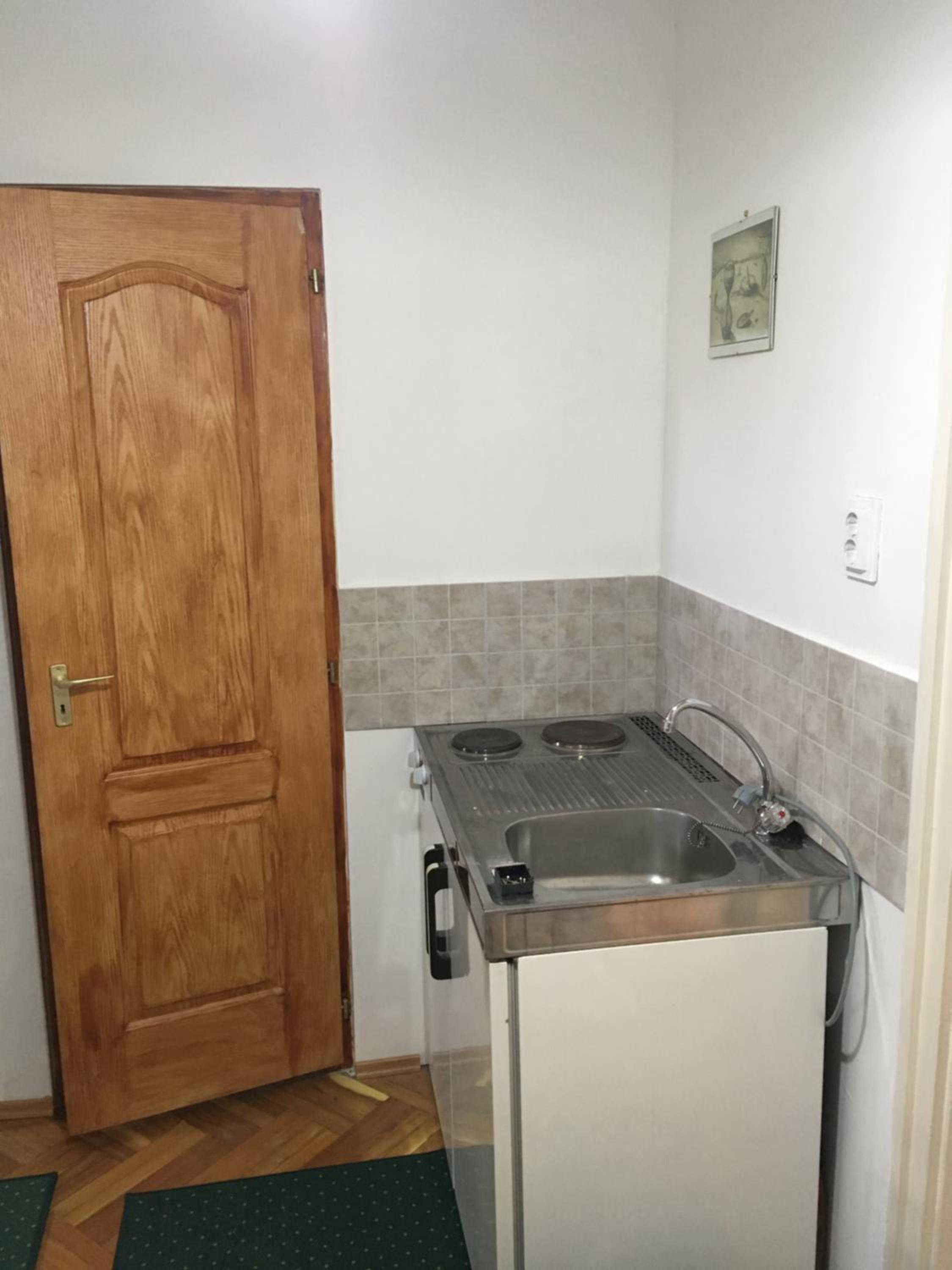 Double Room with Private Bathroom - Photo 8