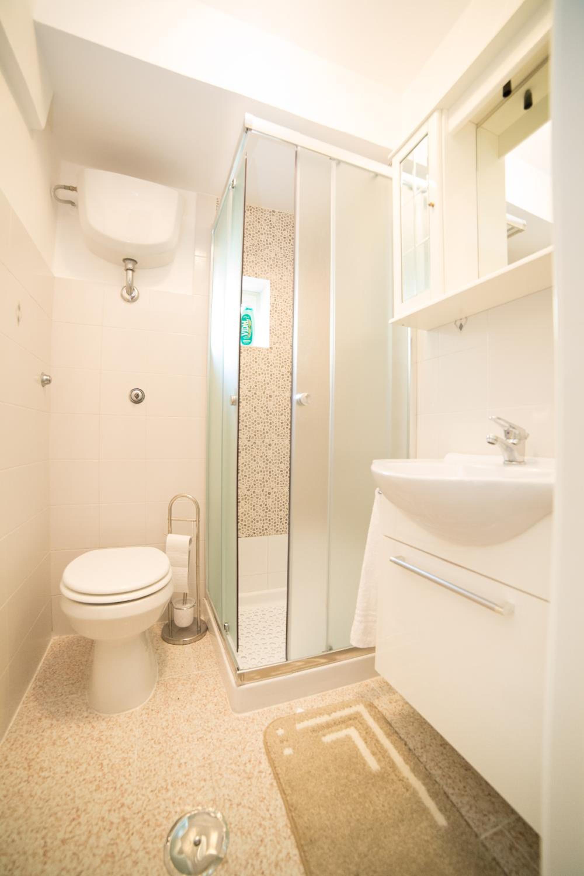 One-Bedroom House - Photo 14