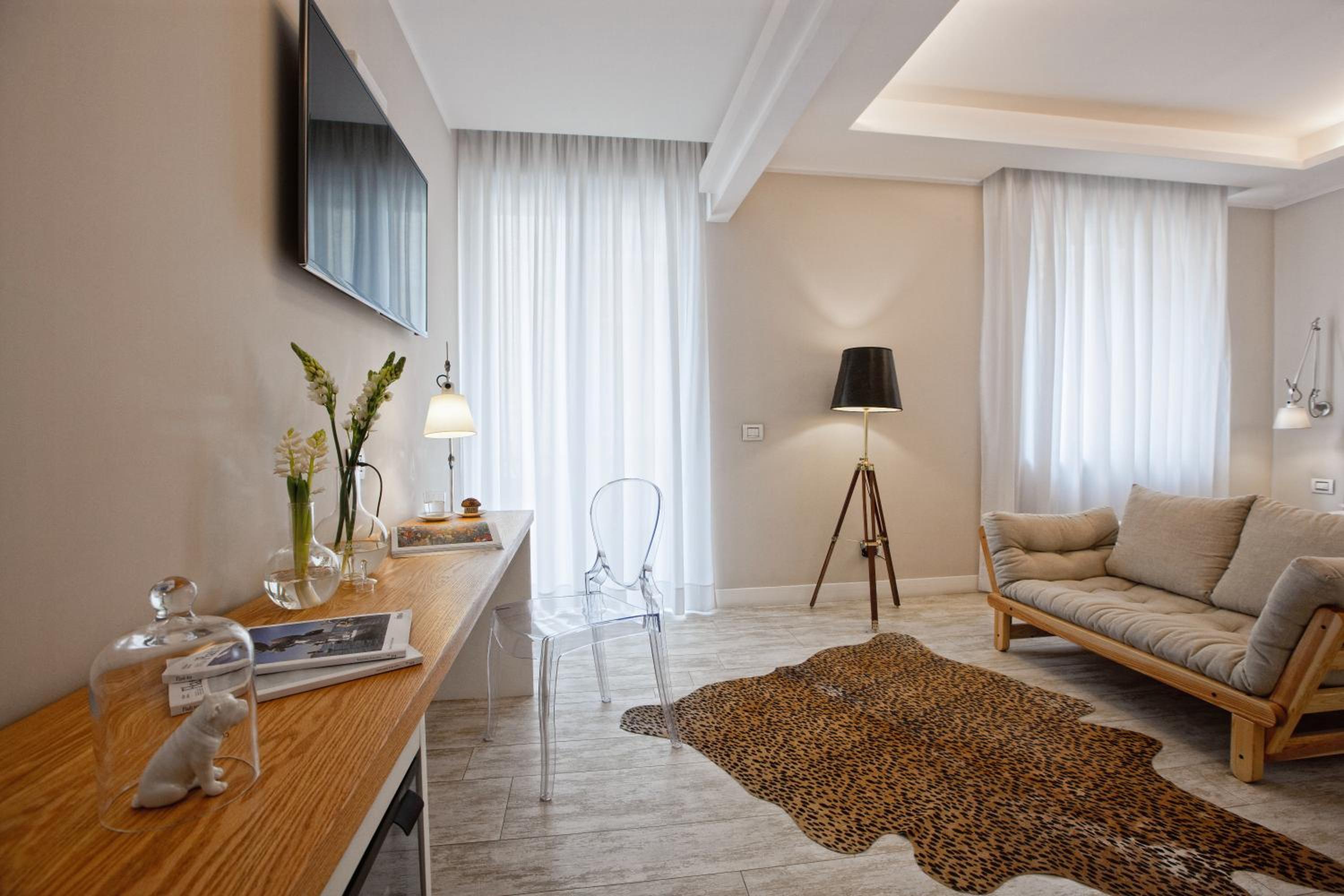 Deluxe King Room photo 1