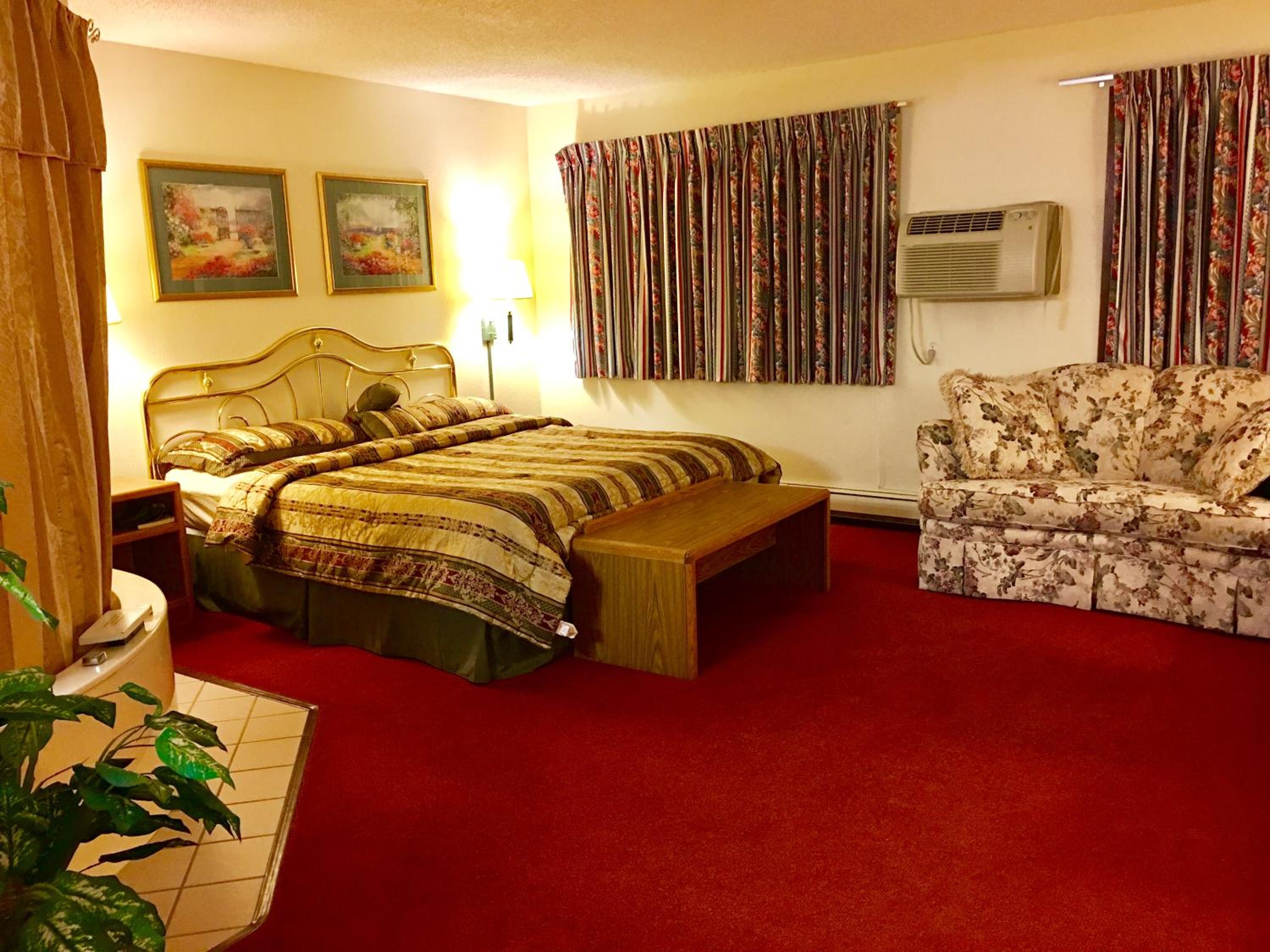 Deluxe Suite with Spa Bath - Photo 2
