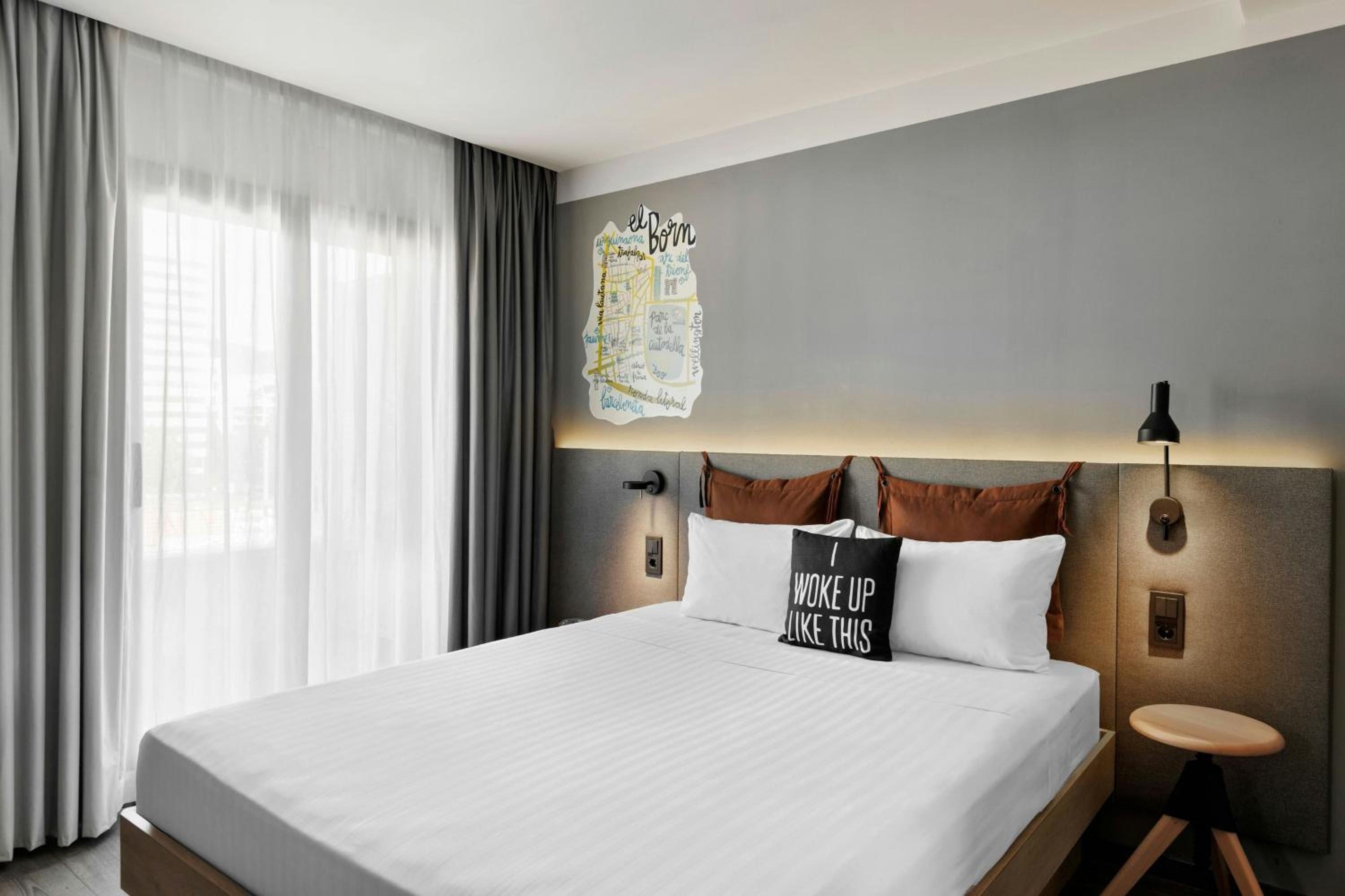 Moxy Mega Sleeper Executive Room - Lounge Access