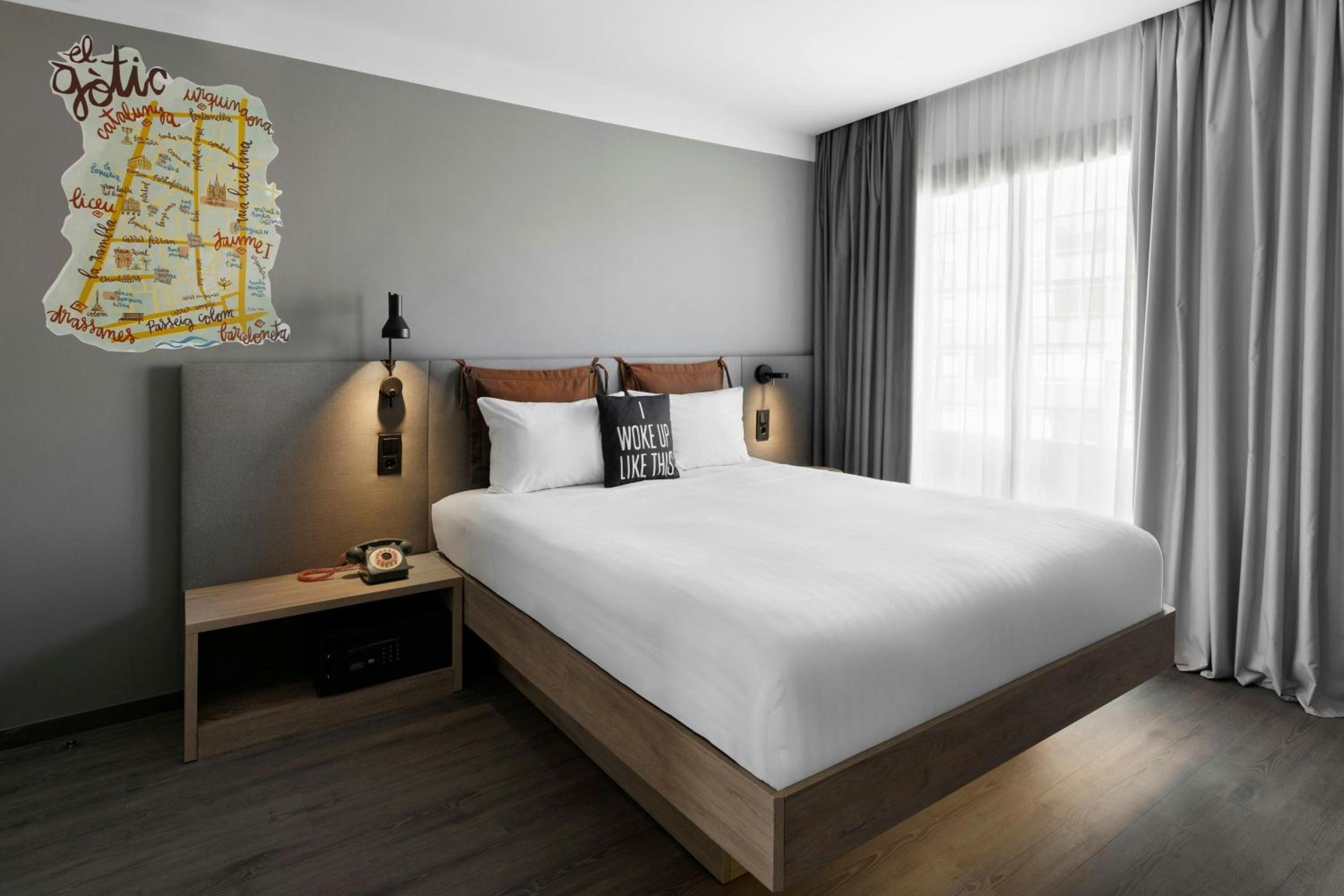 Moxy Mega Sleeper Executive Room - Lounge Access