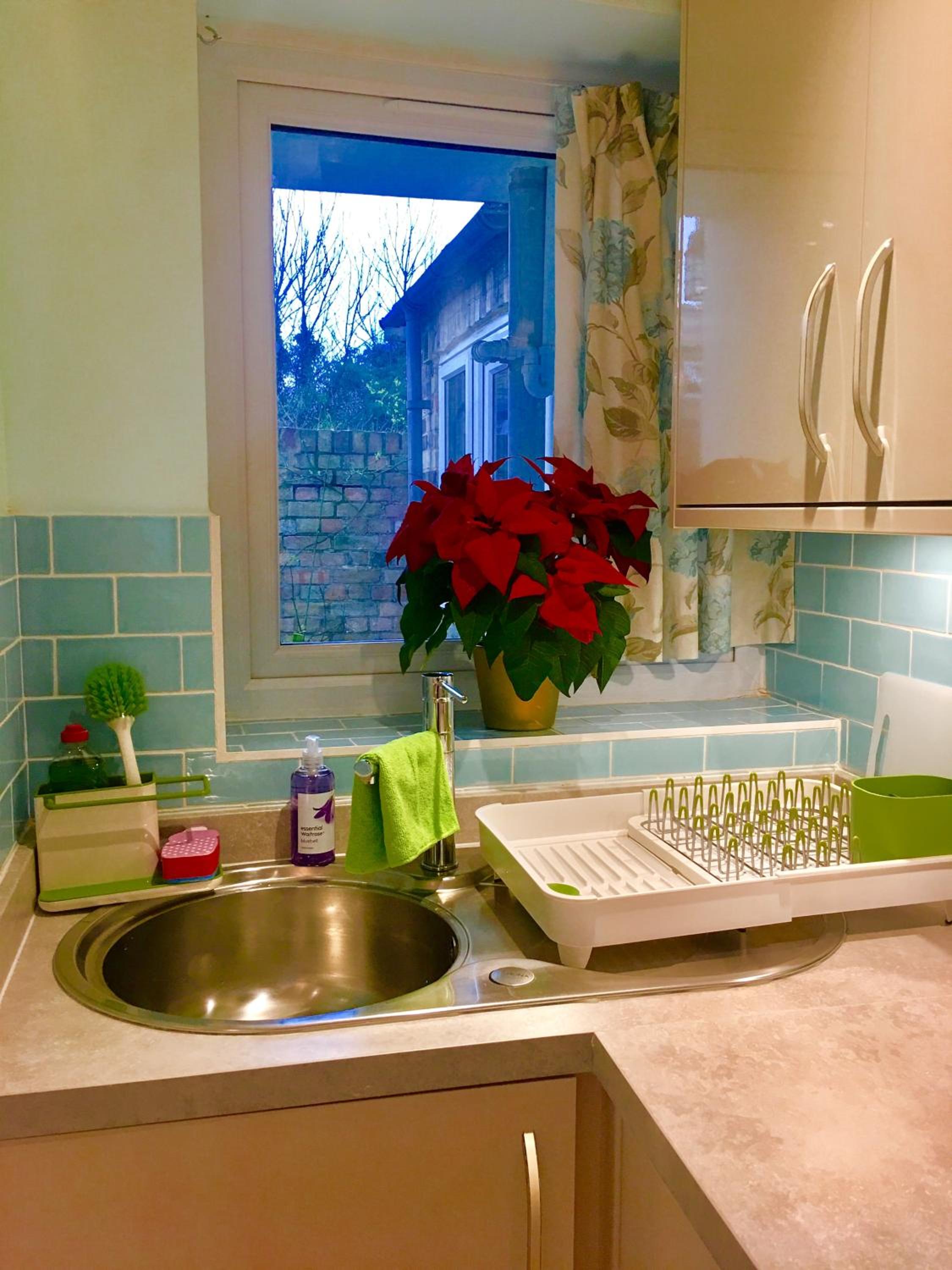 One-Bedroom House - Photo 29