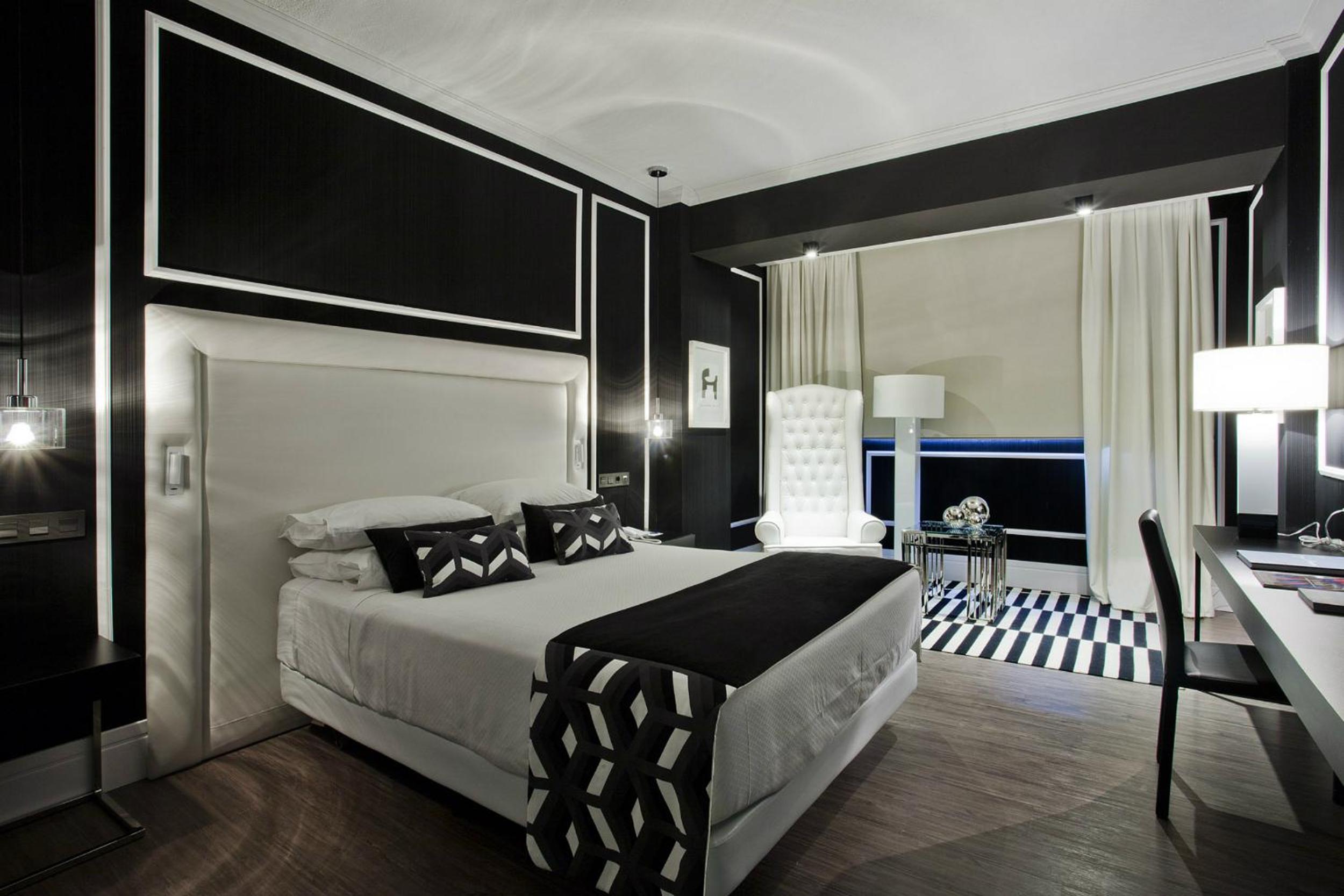 Standard Double or Twin Room - Photo 11