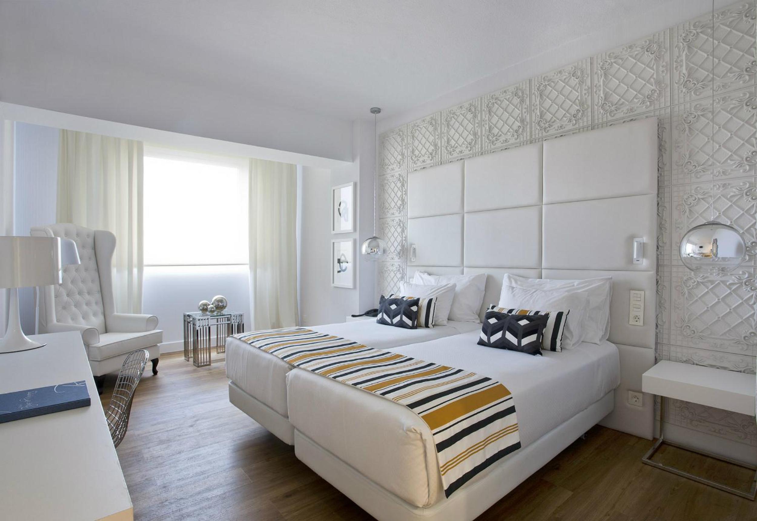 Standard Double or Twin Room - Photo 9