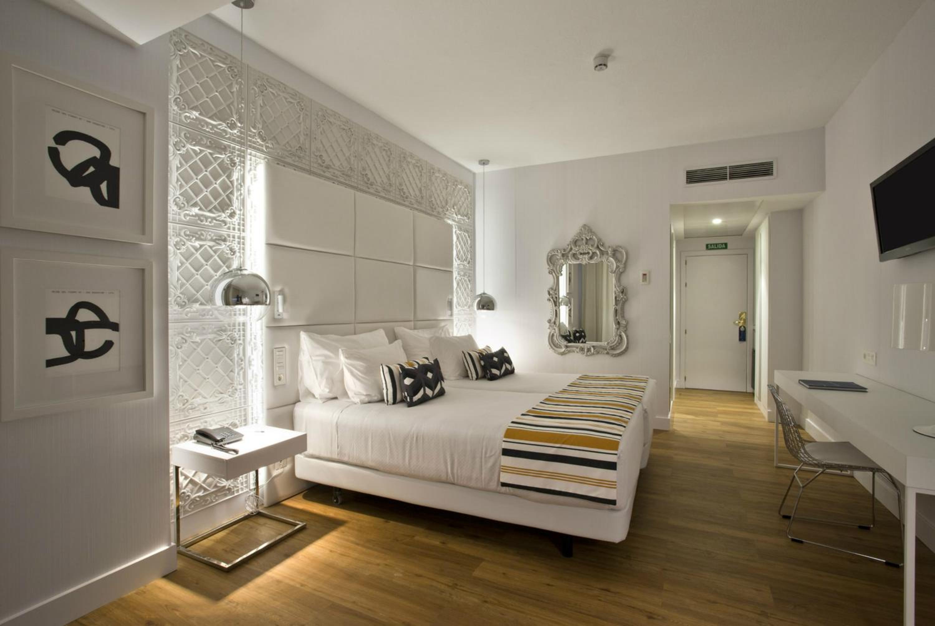 Standard Double or Twin Room - Photo 10