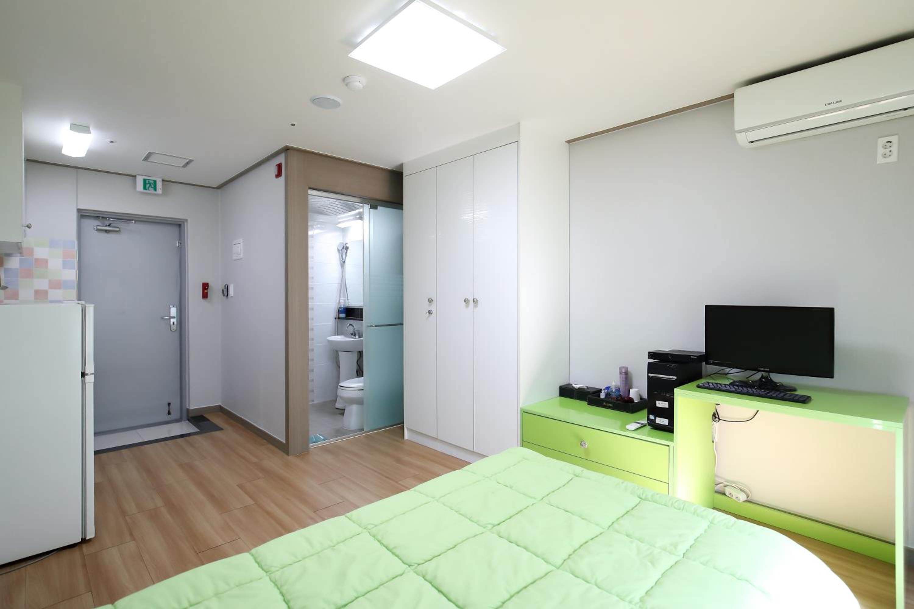 Single Room photo 2