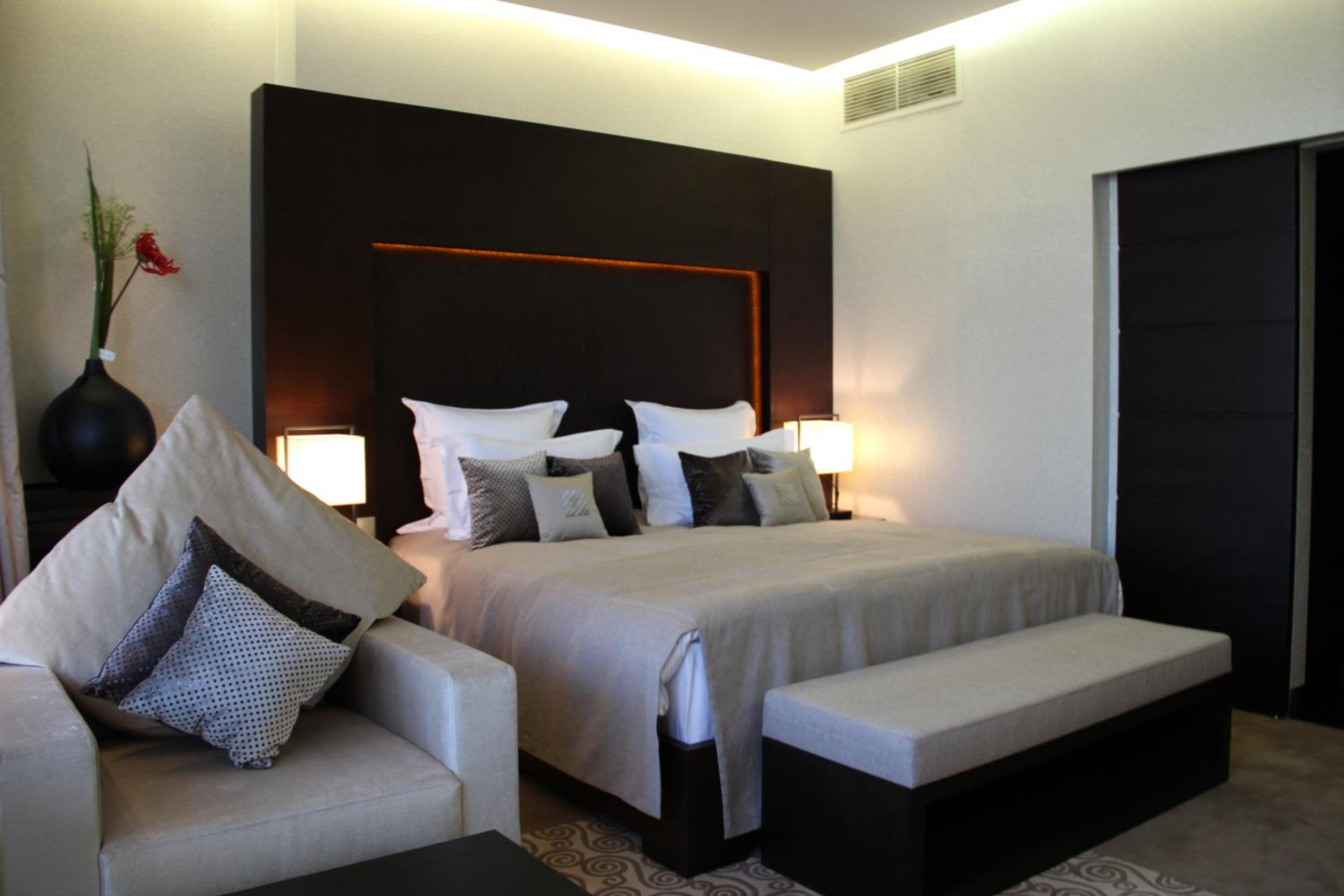 Executive Suite - Photo 3