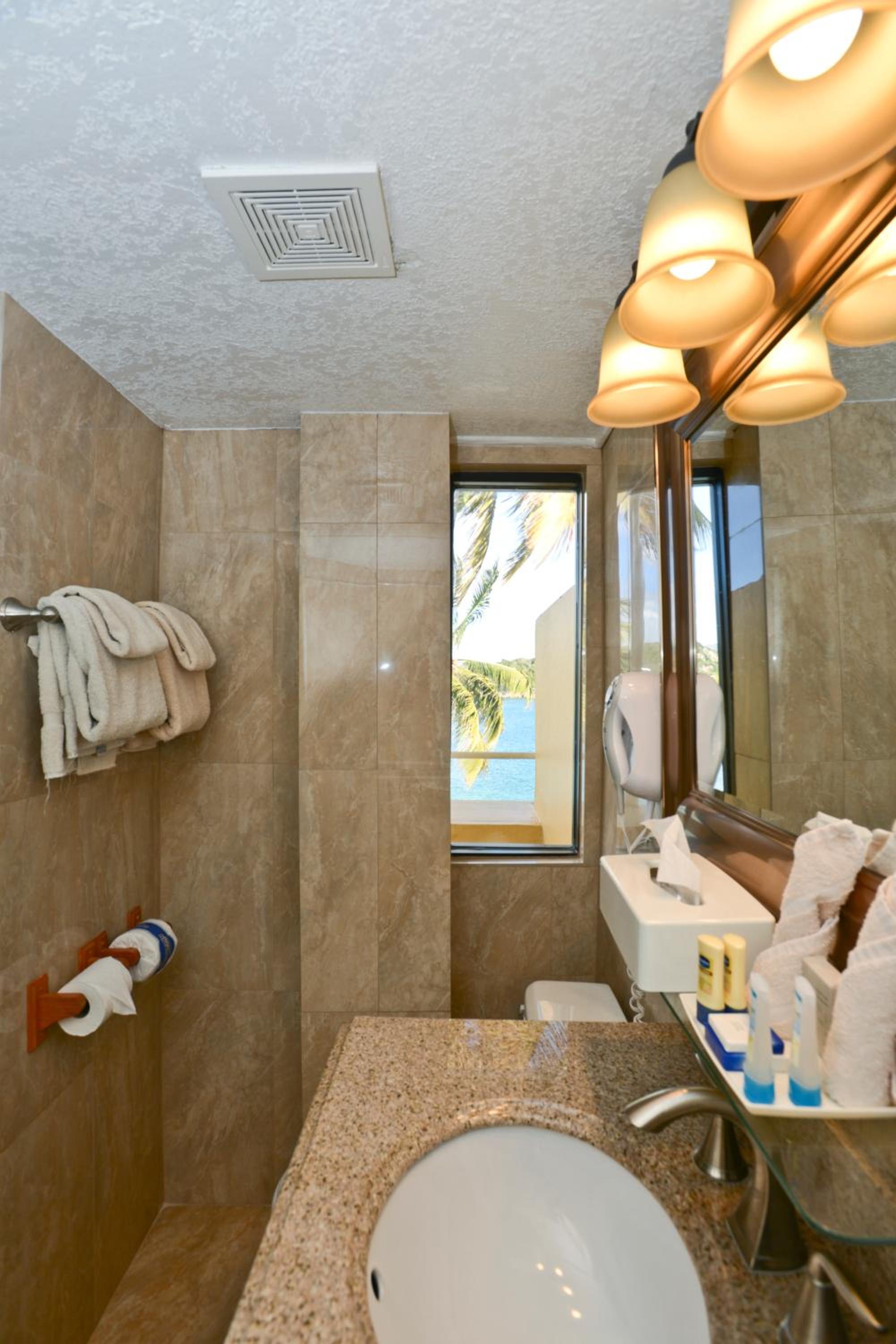 Standard Room, 1 King Bed, Ocean View
