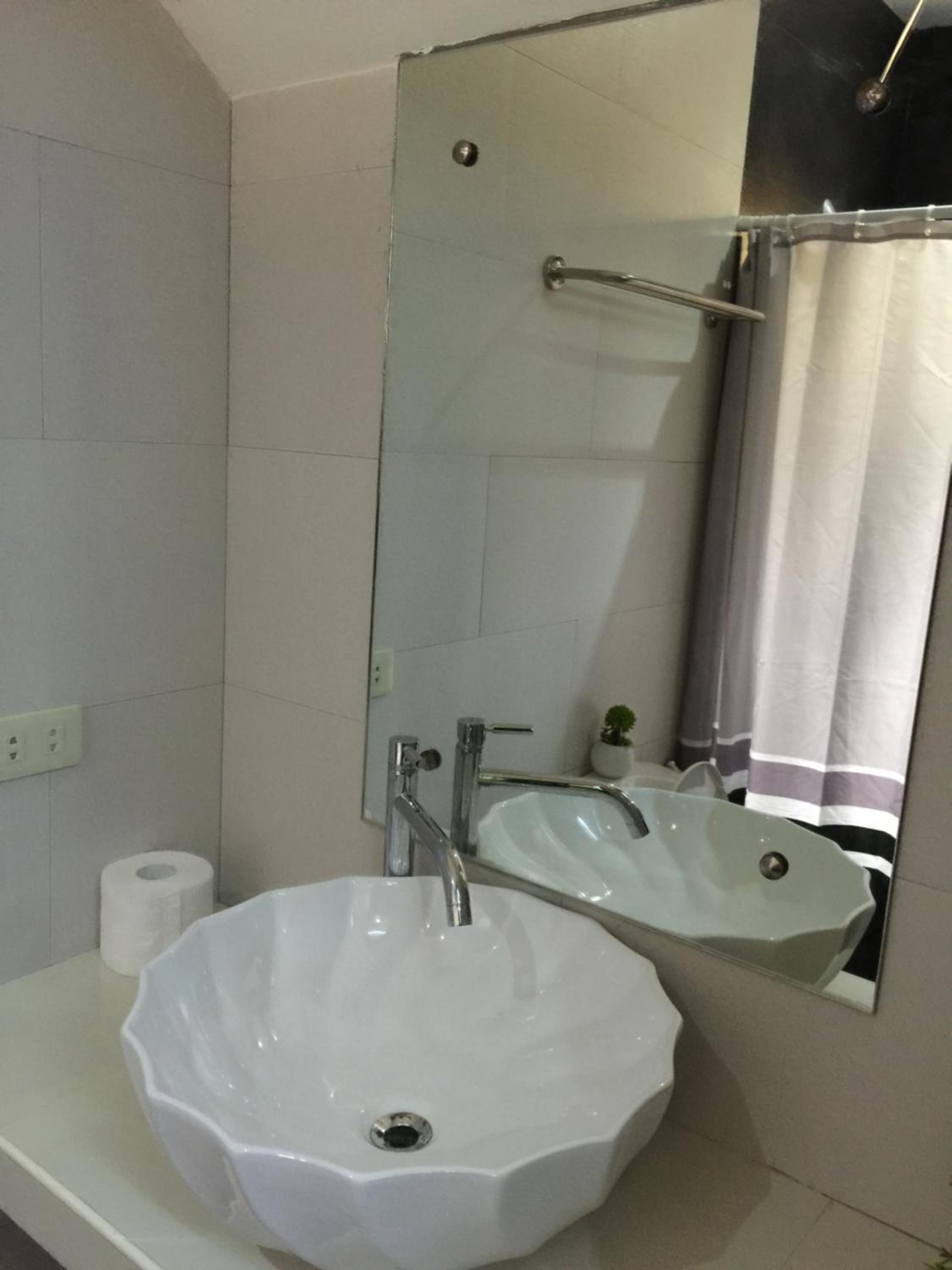 Standard Double Room - Photo 9