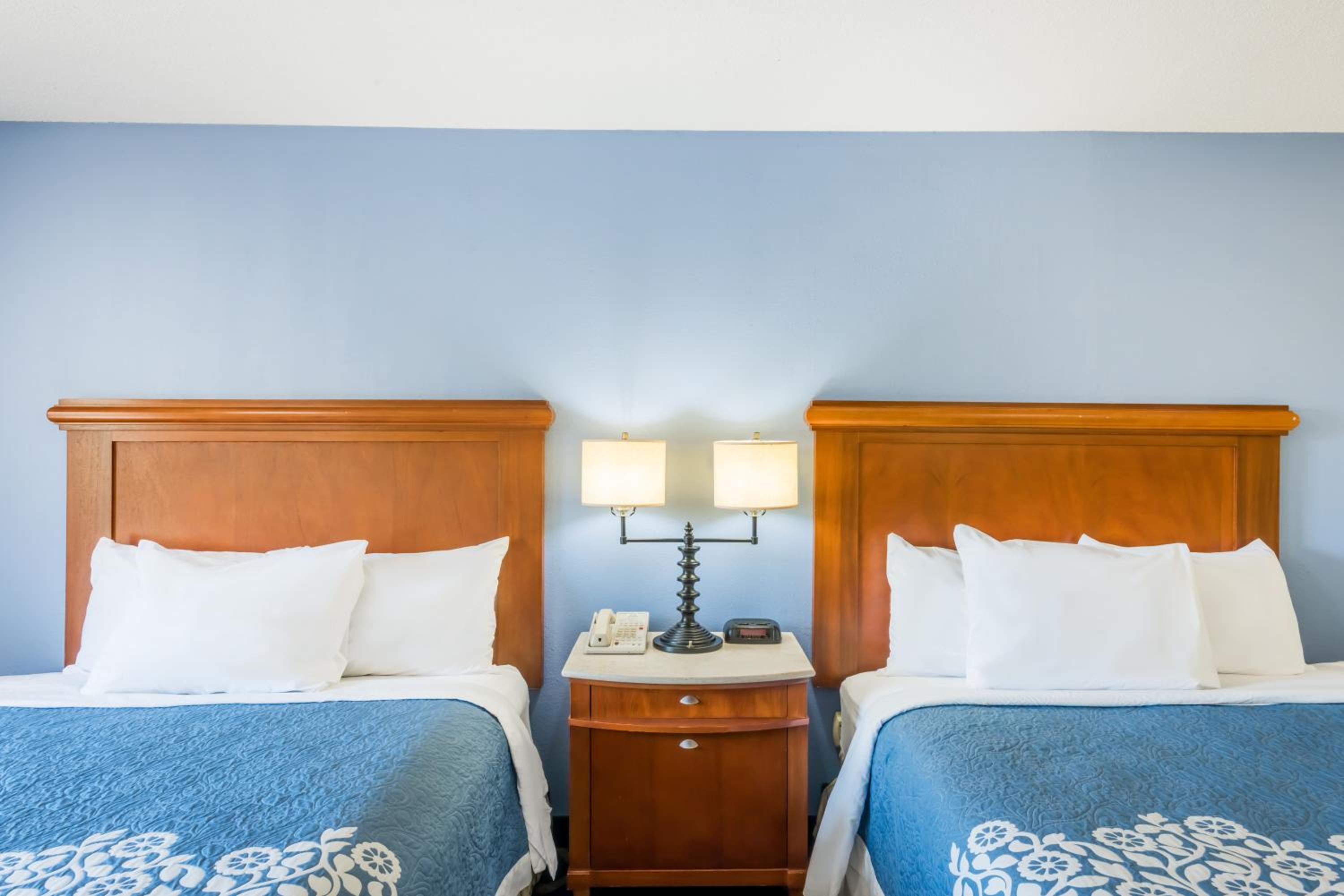King Room - Non-Smoking - Photo 1