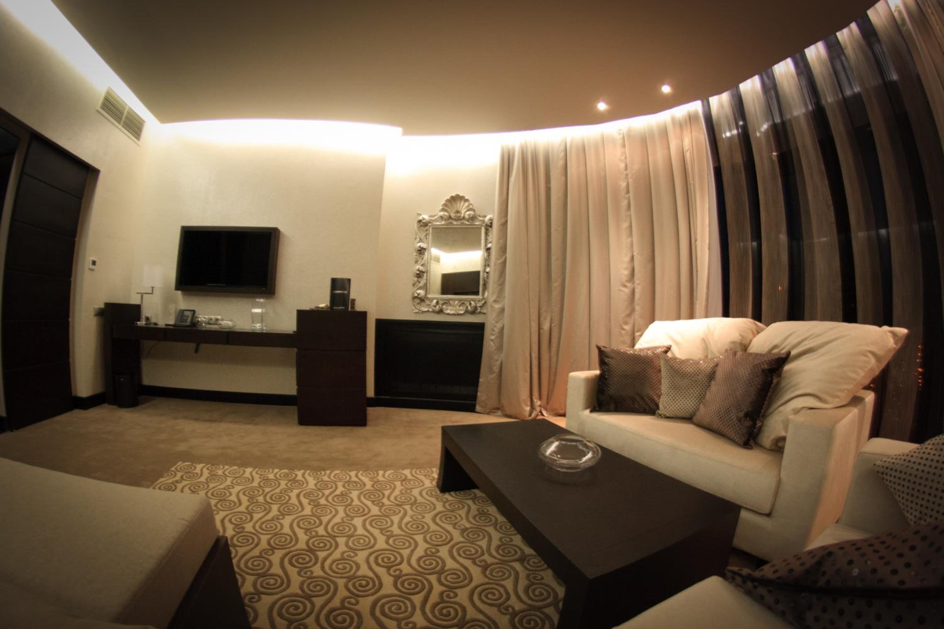 Executive Suite - Photo 4