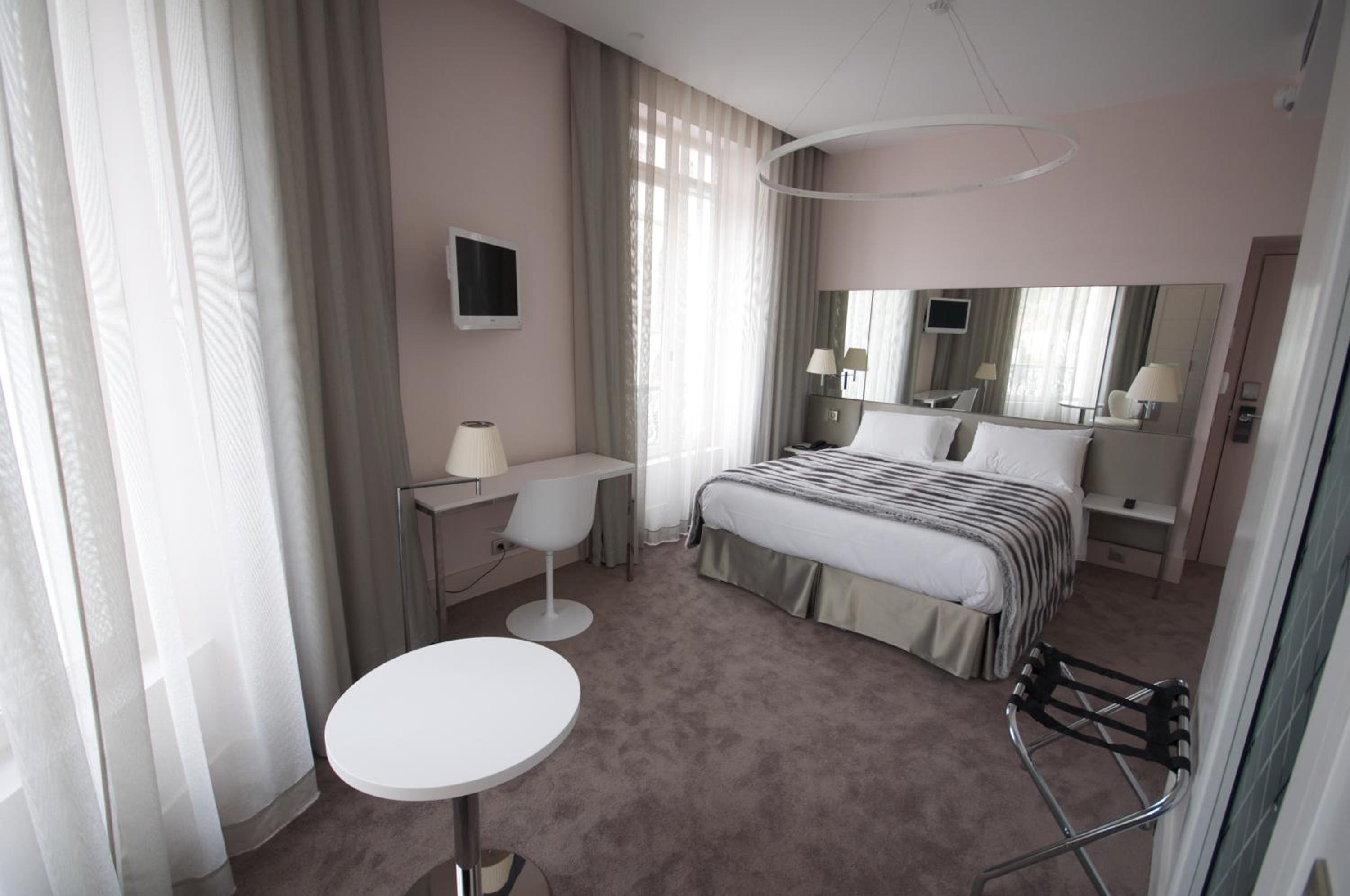 Deluxe Double or Twin Room - Photo 3