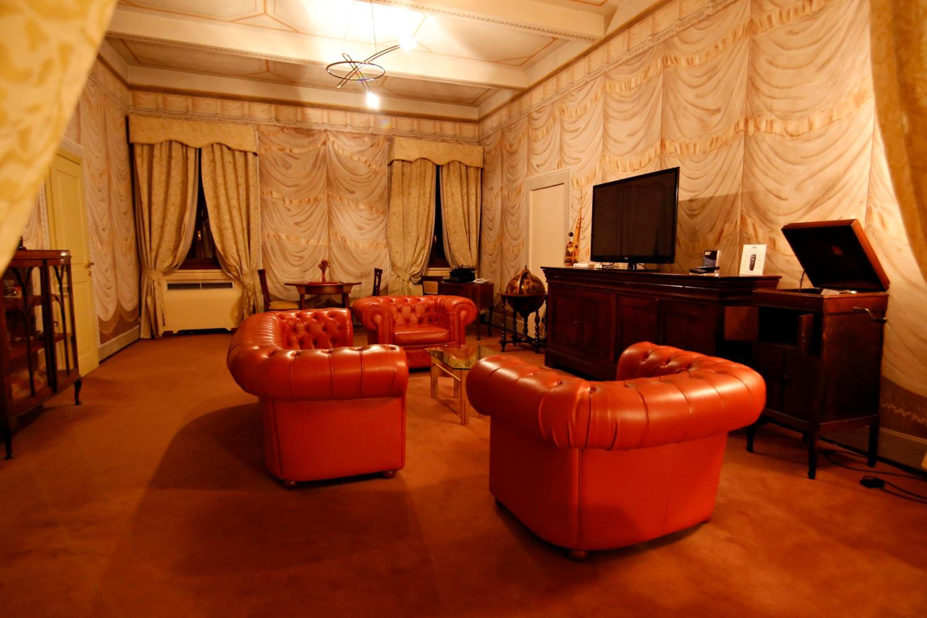 Suite (2 Adults) - Photo 3