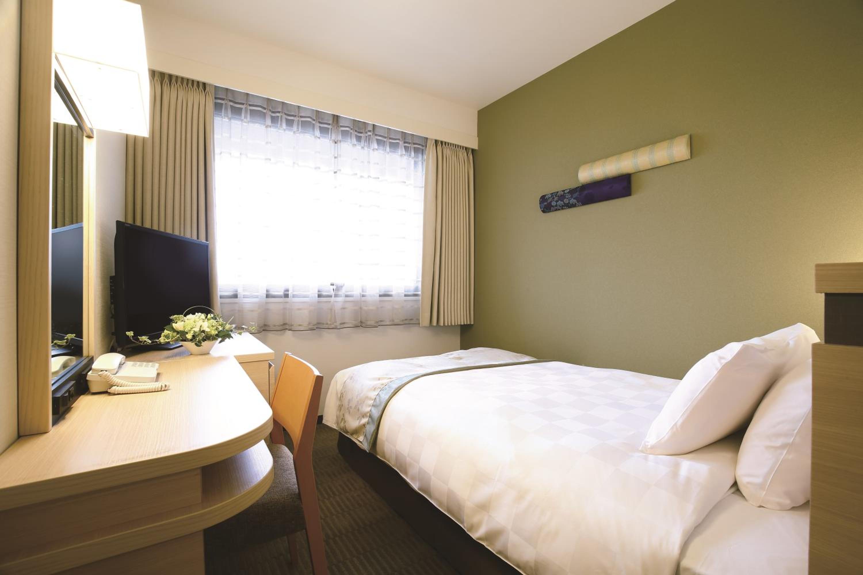 Single Room - Smoking photo 3