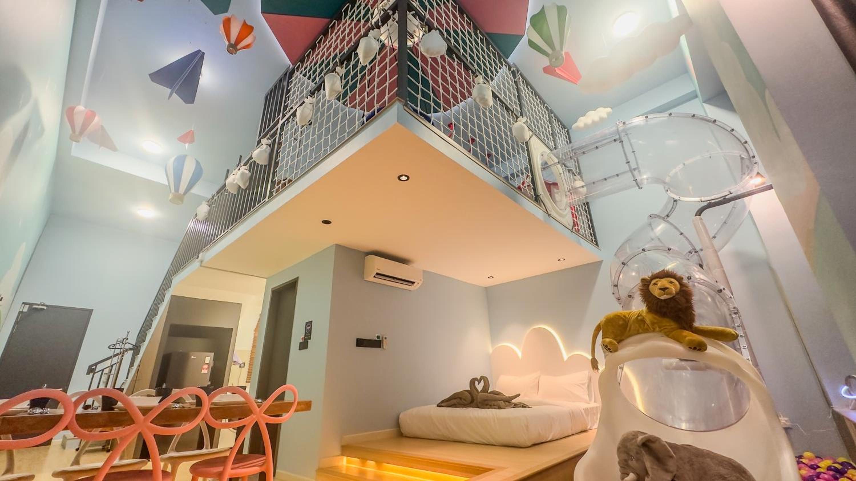 Sky Castle Theme Slide with Ball Pool