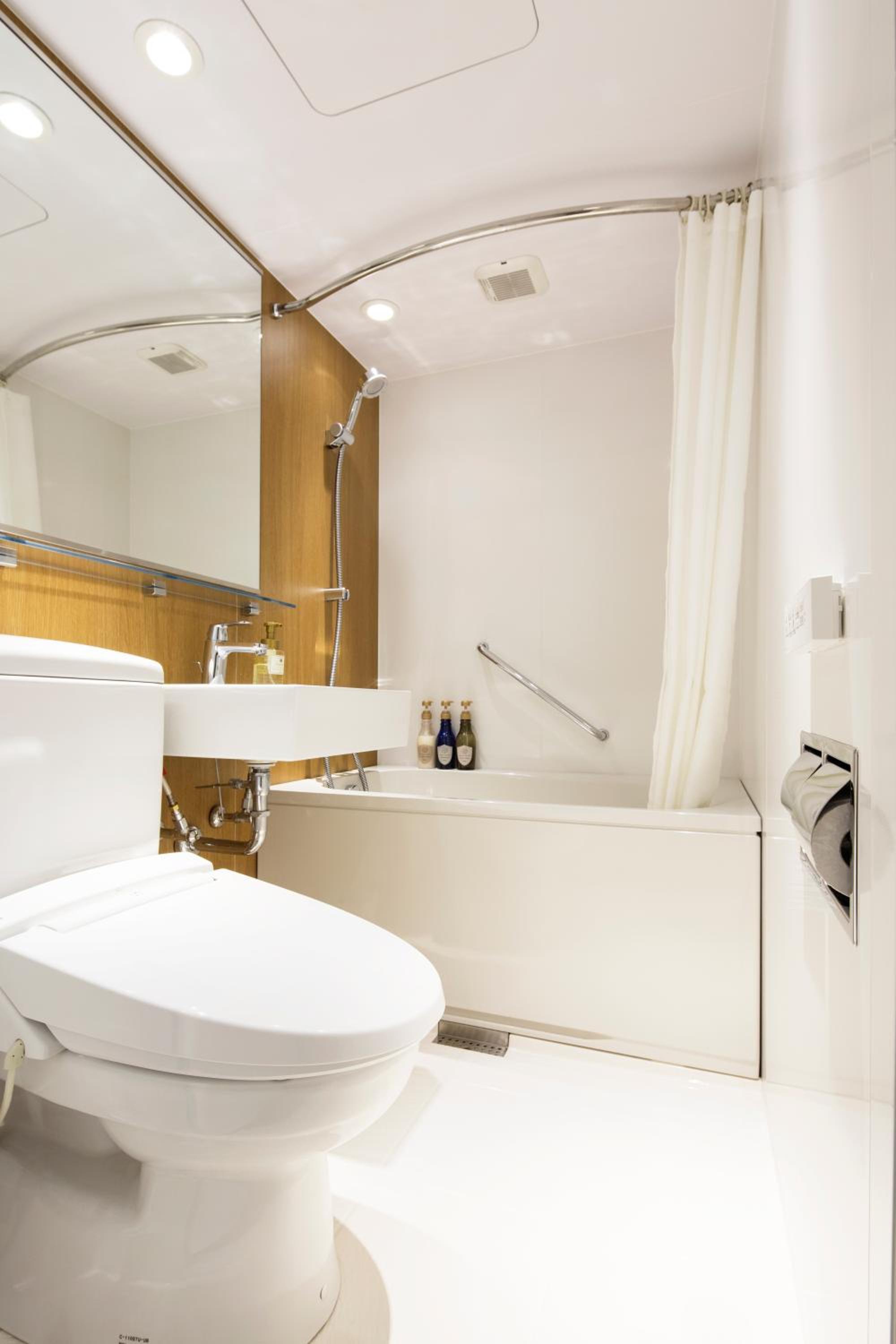 Single Room with Bathtub - Non-Smoking - House Keeping is Optional with Additional Cost photo 2