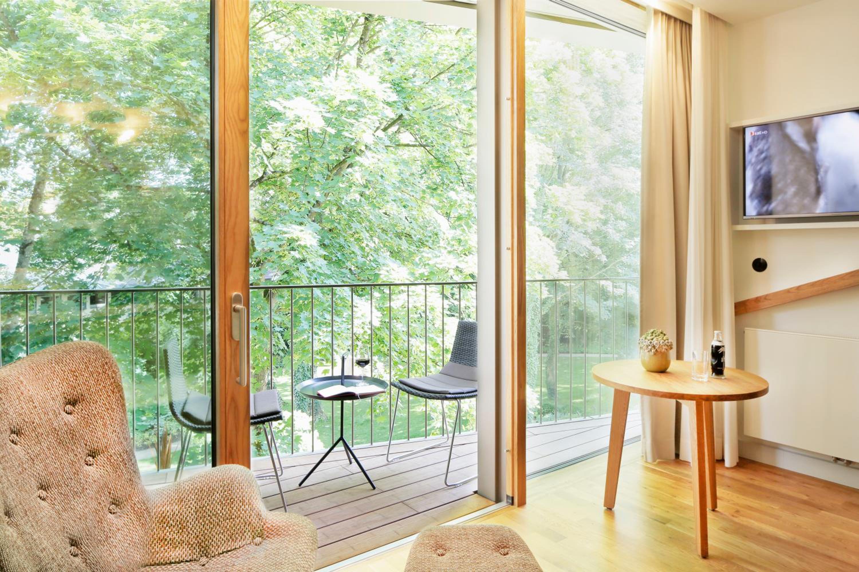 Double Room with Park View - Photo 3
