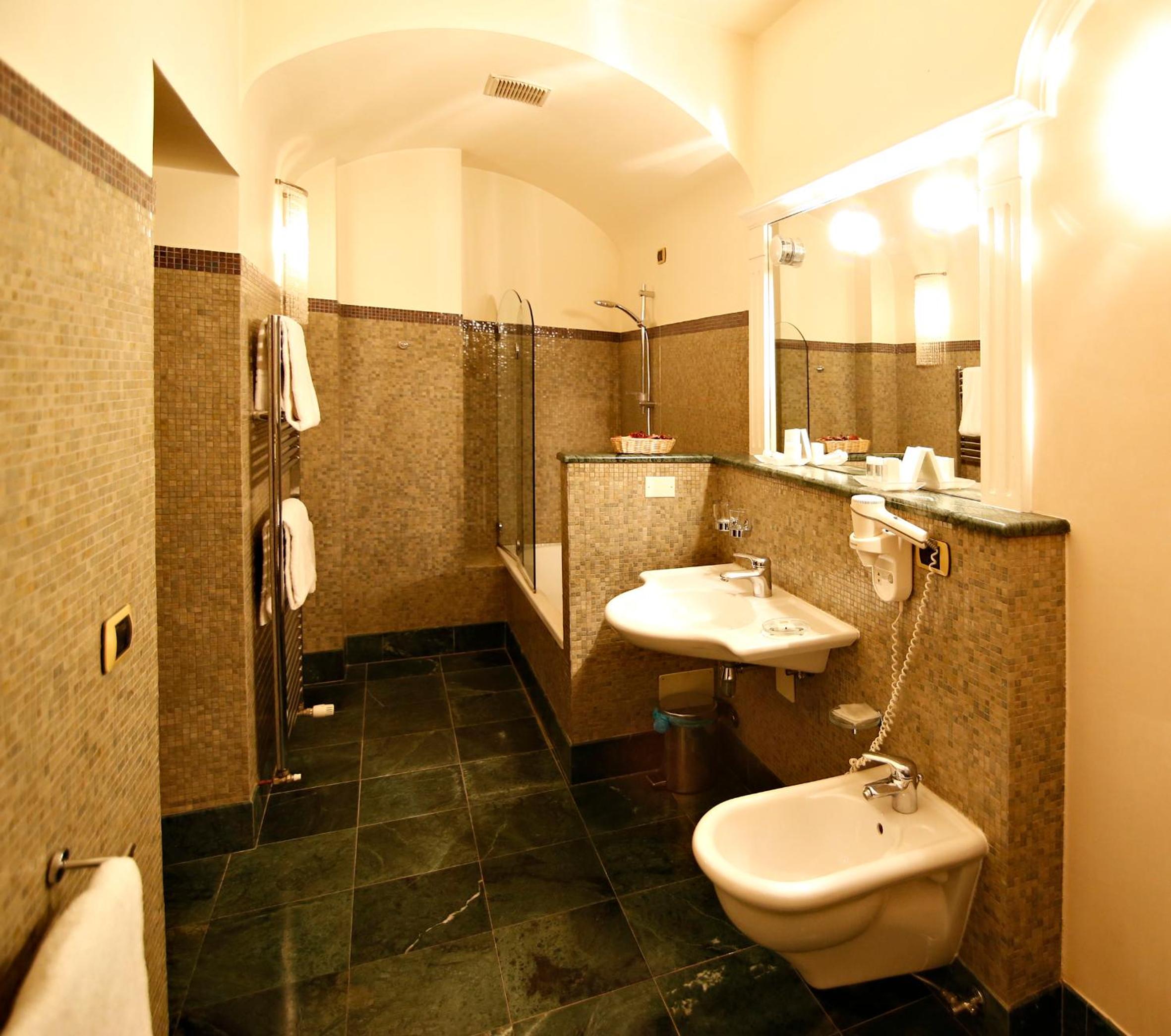 Suite (2 Adults) - Photo 2