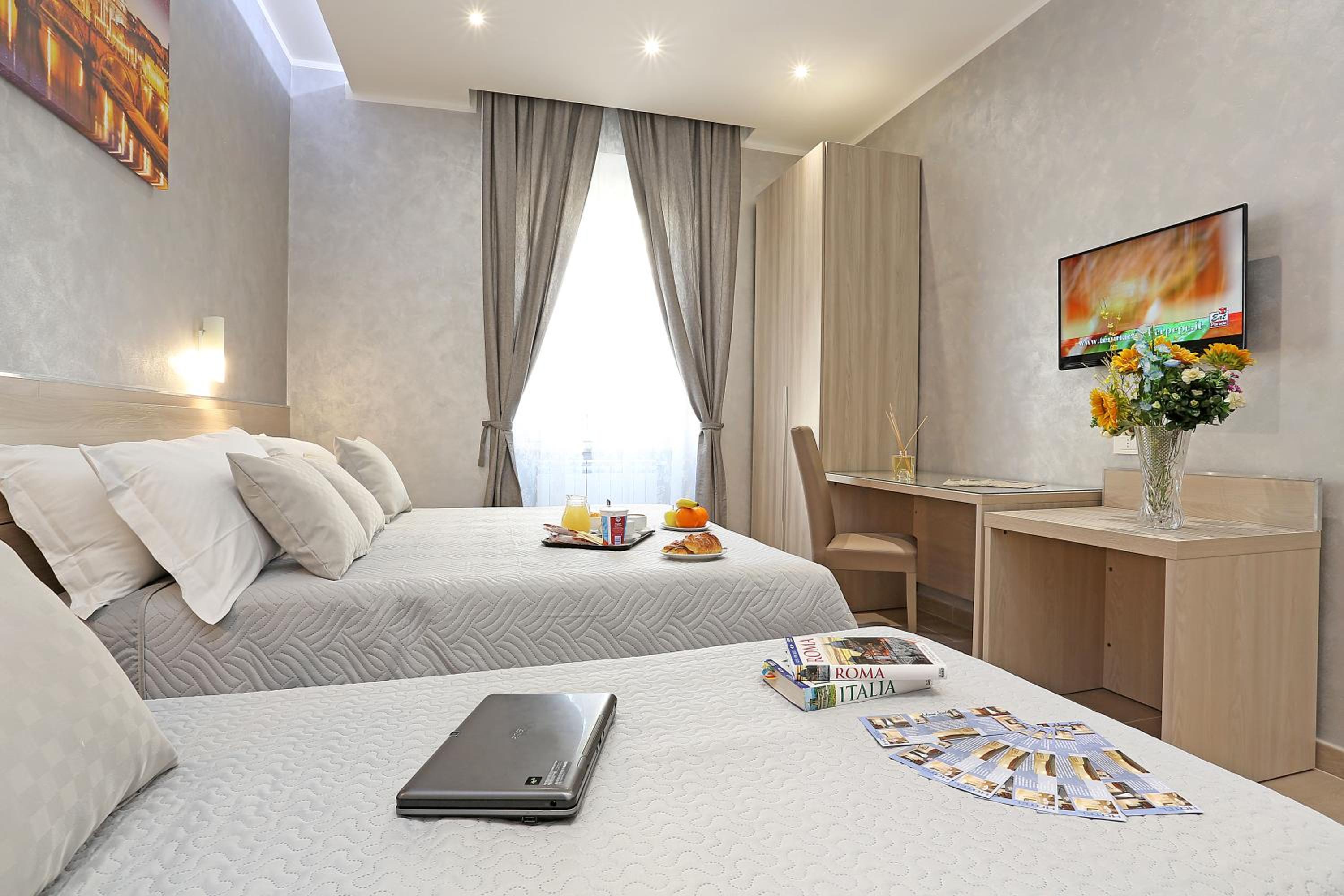 Triple Room with City View photo 2