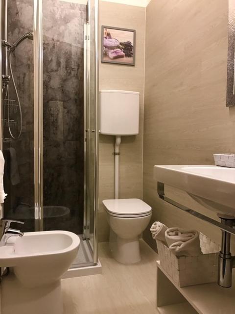 Standard Double or Twin Room - Photo 5