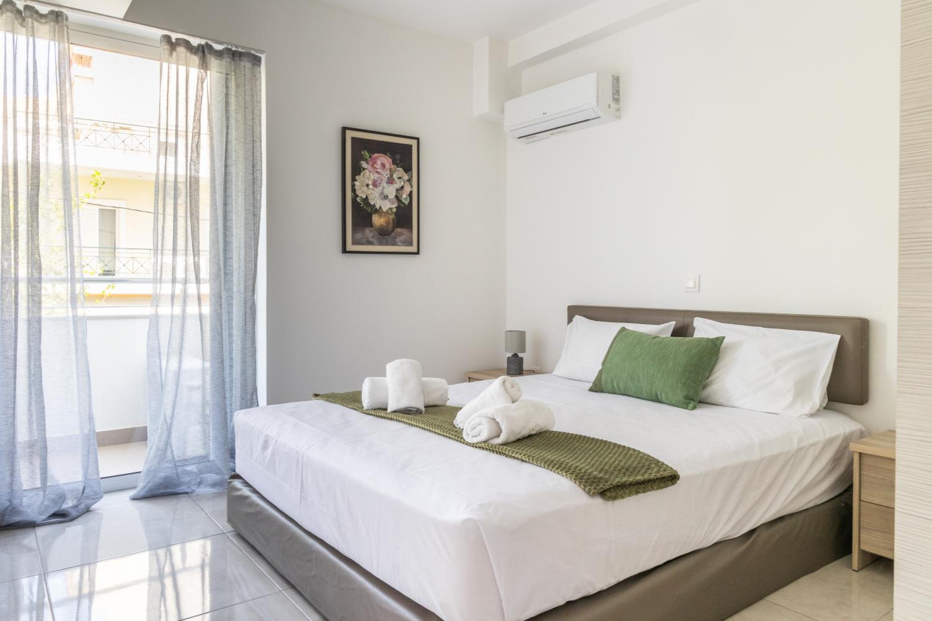 One-Bedroom Apartment with Balcony photo 2