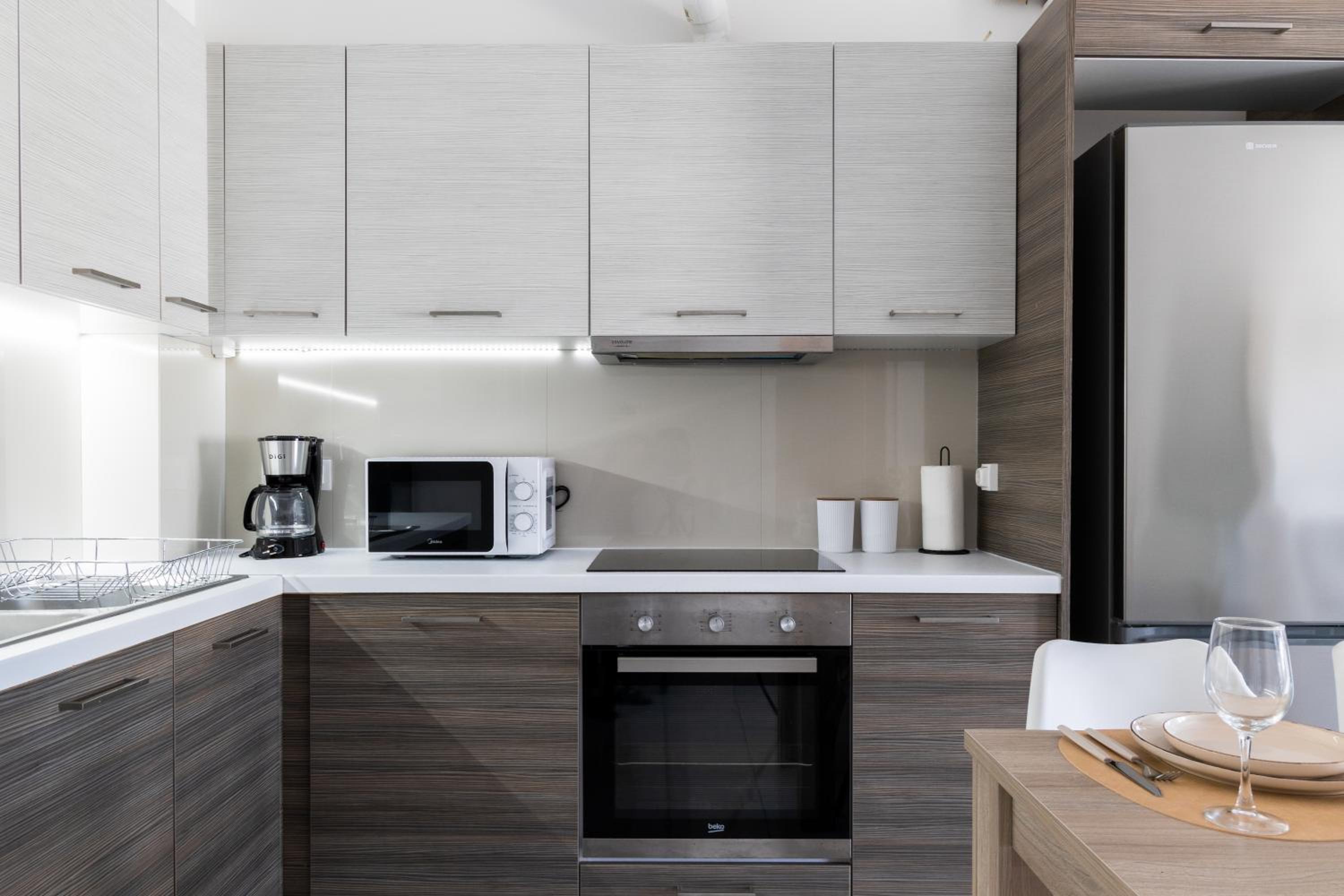One-Bedroom Apartment with Balcony and City View photo 2