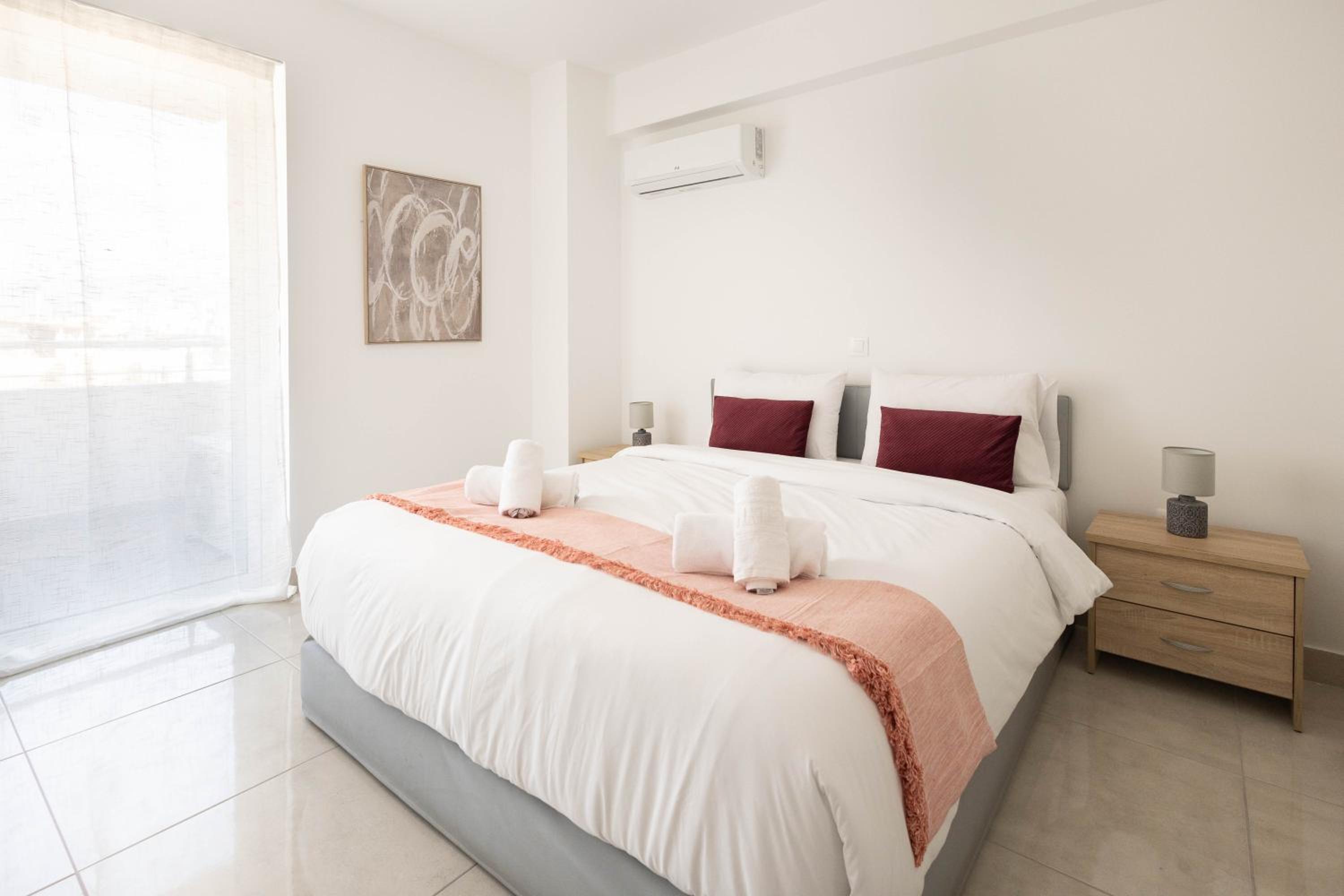 Two-Bedroom Apartment with Balcony photo 2