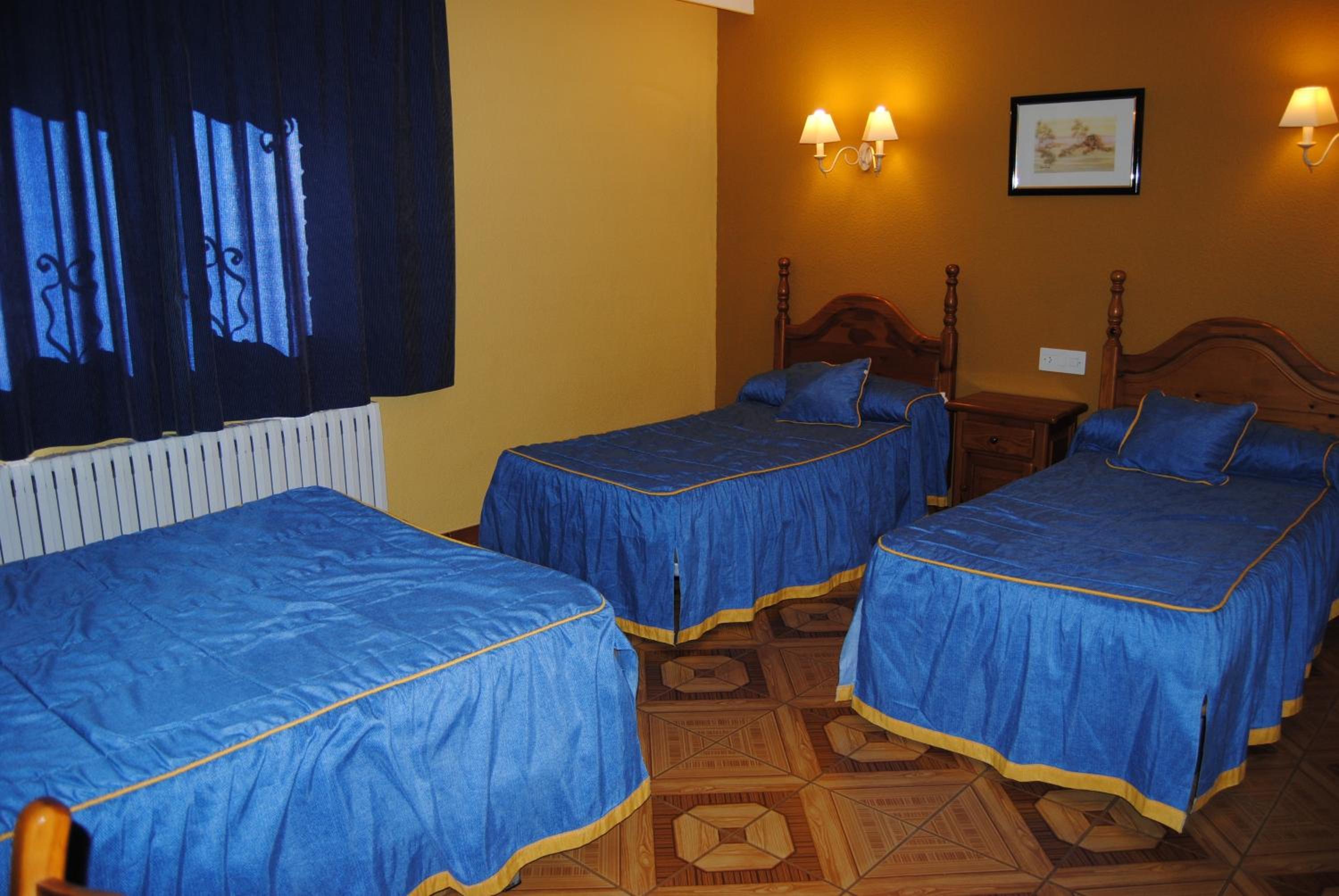 Twin Room - Photo 5
