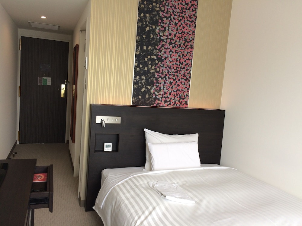 Standard Single Room, Smoking