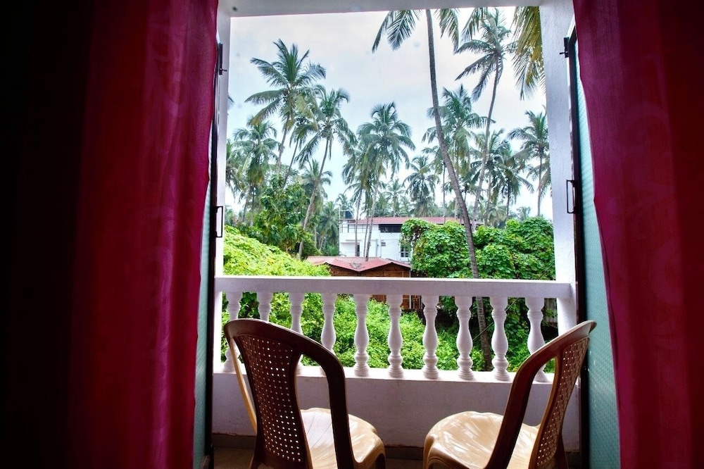 Gallery Double Room, 1 Queen Bed, Air conditioning, Beachside photo 1