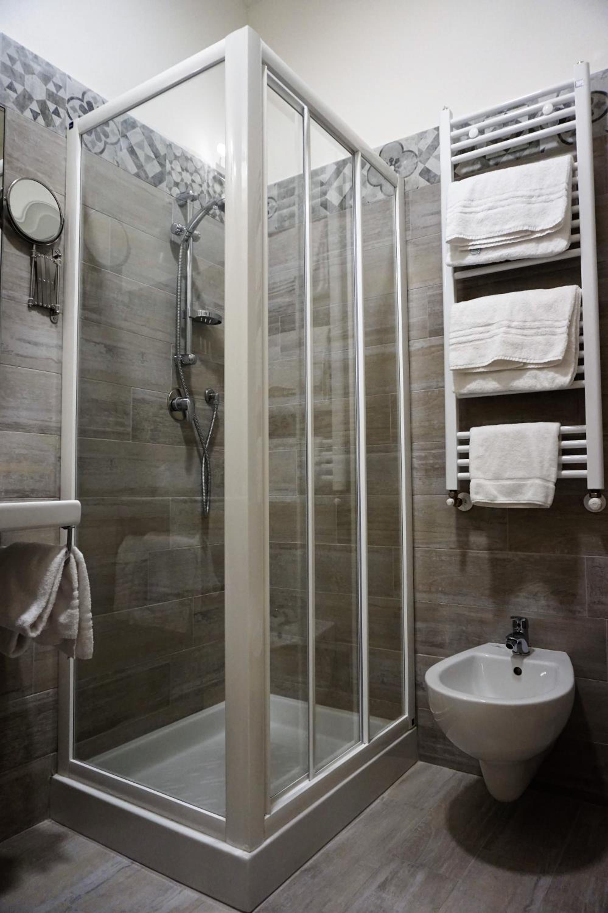 Double Room - Photo 18