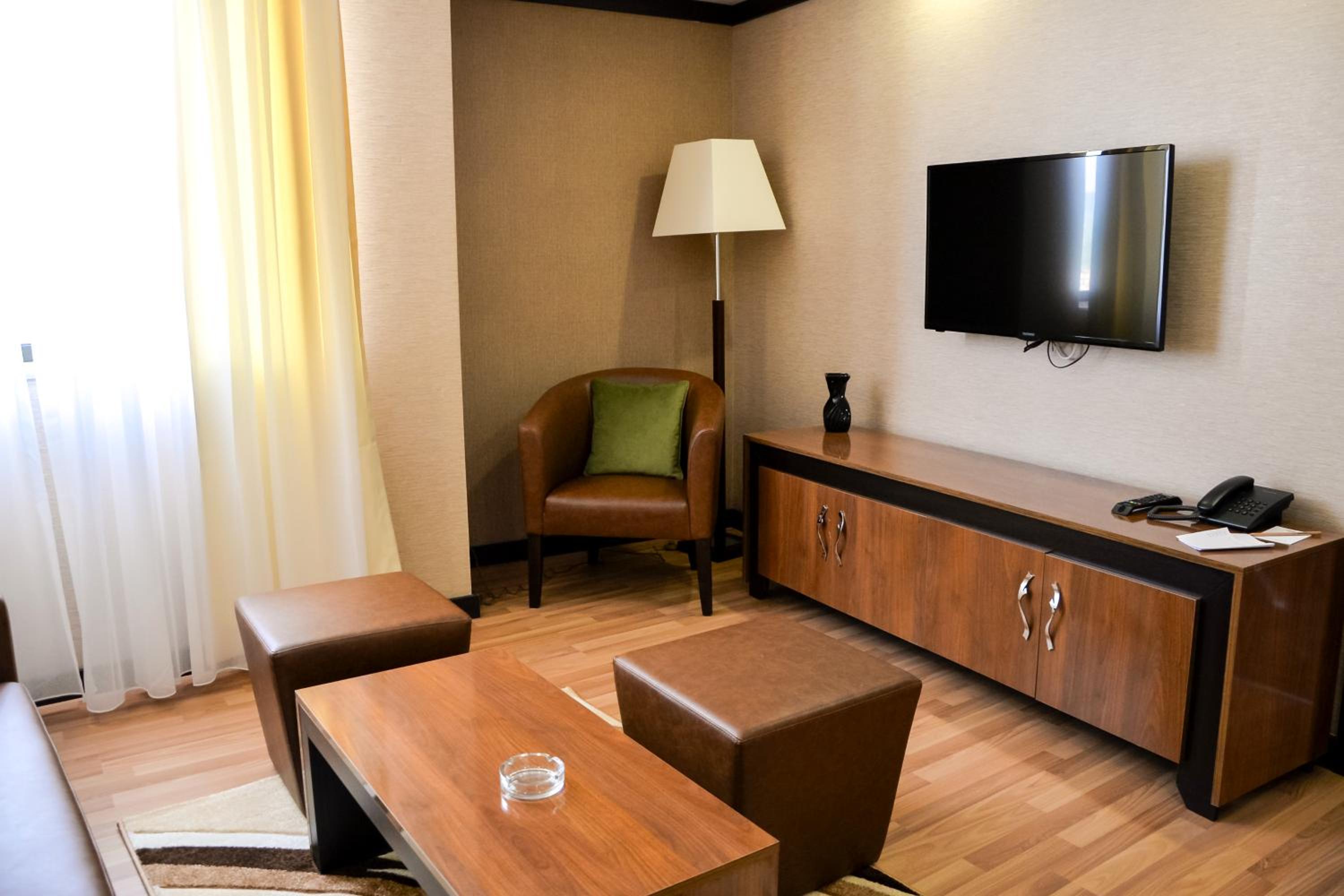 Standard Suite - Photo 1