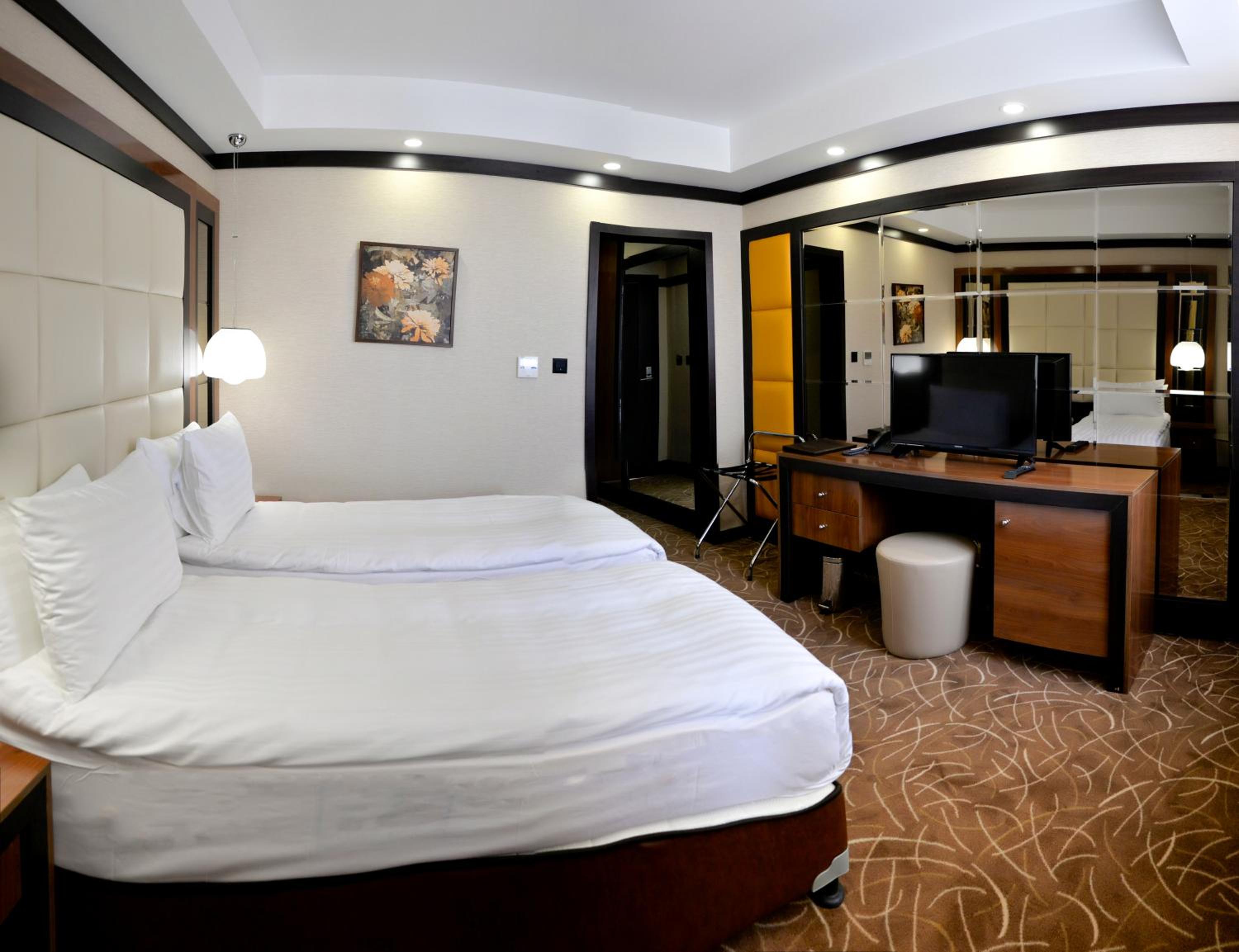 Standard Double or Twin Room - Photo 4